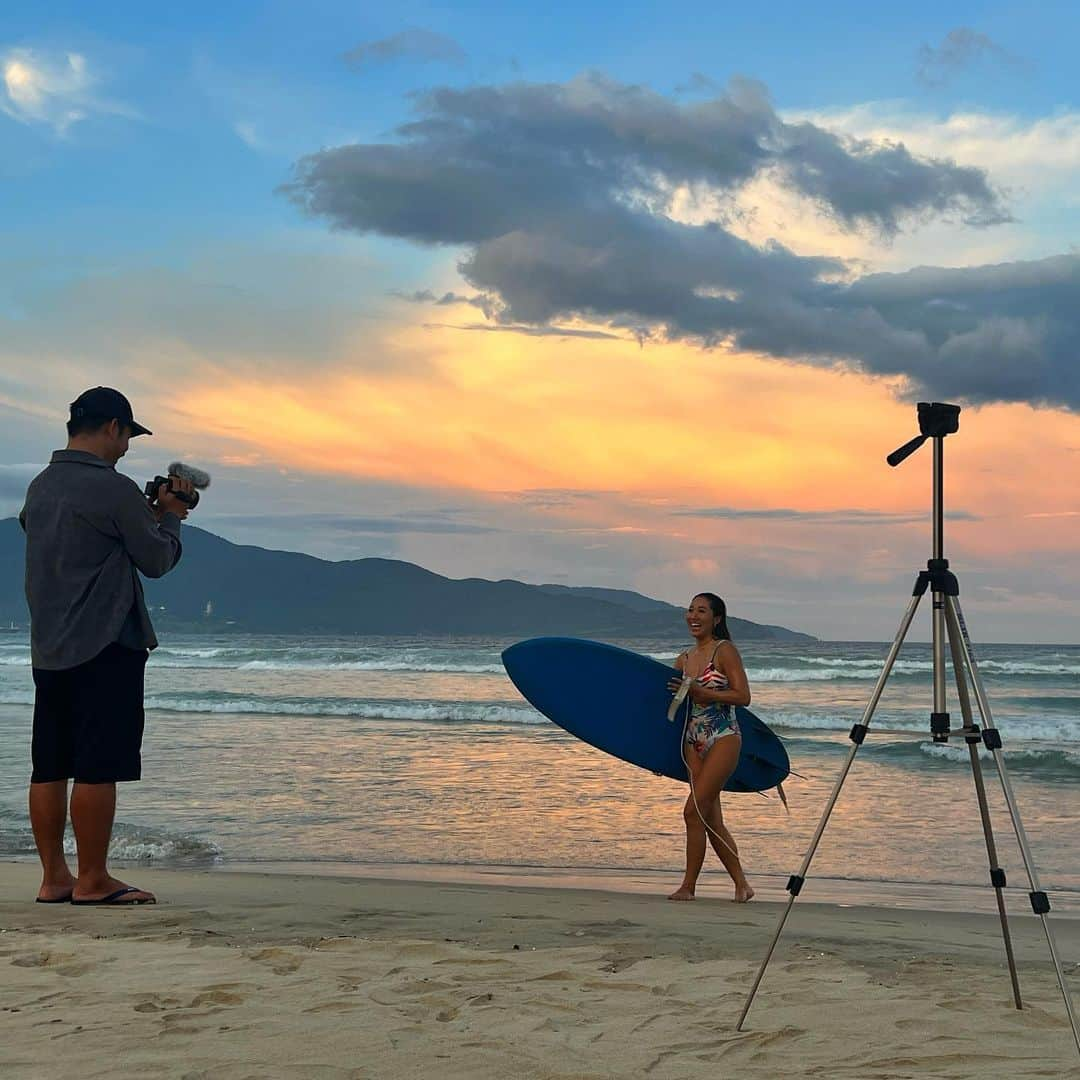 MAIMAIさんのインスタグラム写真 - (MAIMAIInstagram)「YouTube upしましたぁ✨6年ぶりのベトナムトリップ❣️ Da Nang trip day 1 !Check out my YouTube!🏄‍♀️❤️ 東洋のハワイ！ベトナムダナン！🇻🇳 今回はHIS秋割ツアーでお得に行ってきました！✈️🍂 @his_japan  空港からホテルまでの送迎もあってスムーズな旅最高💕 初日から波も大当たり🏄‍♀️！✨ @surfshackdanang にガイドしてもらいました✨ 常夏ダナンのワイルドな波にびっくり😂💕 是非見てください🥰💕  撮影に使っているinsta360カメラ本日からブラックフライデーSALE開始！✨ 狙っていた方は是非🥰❤️ 11/13-12/3  @insta360_jp  @insta360   #his_japan2023  #his_japan  #まいまいですやん  #ベトナムダナン」11月13日 16時55分 - maimaidesuyan