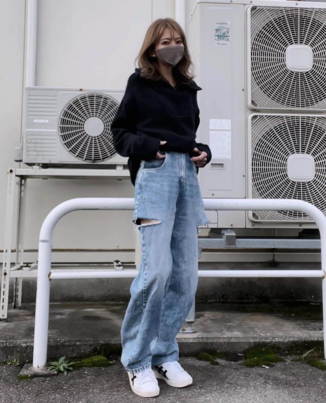 山本明果のインスタグラム：「⠀ ⠀ tops / #zara denim / #maisonmargiela  shoes / #asics ⠀ ⠀」