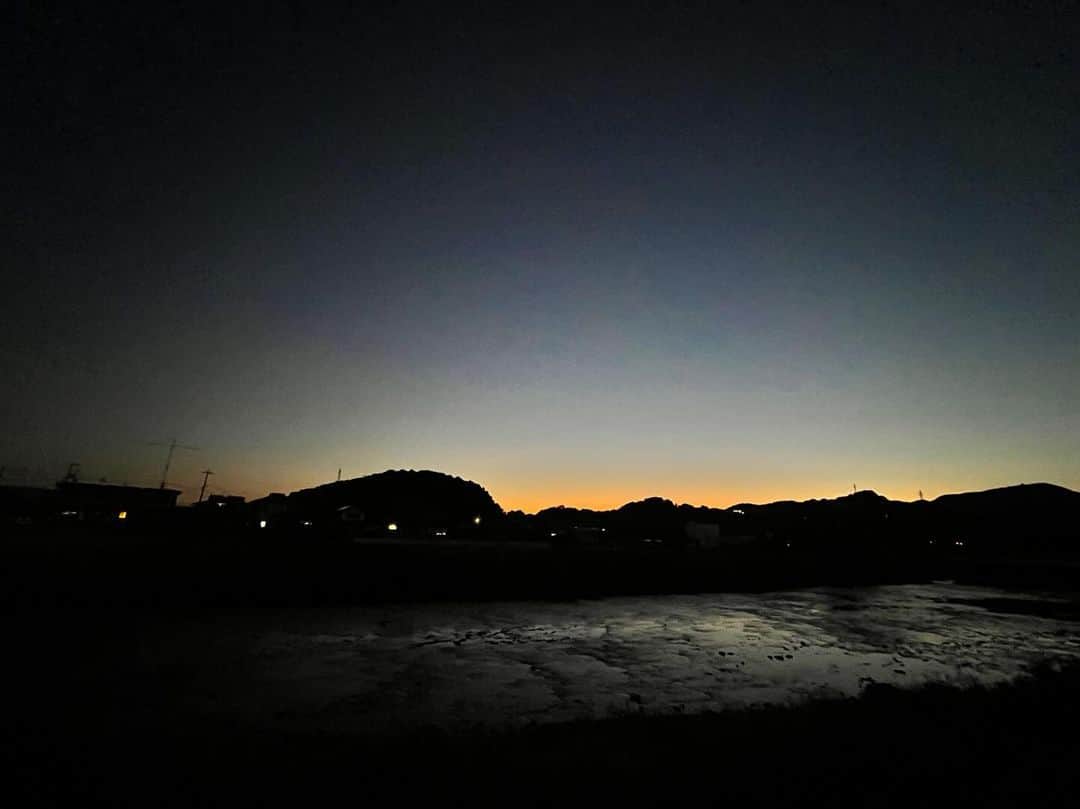 青木カズローのインスタグラム：「いつかの日没。 美しい時間。」