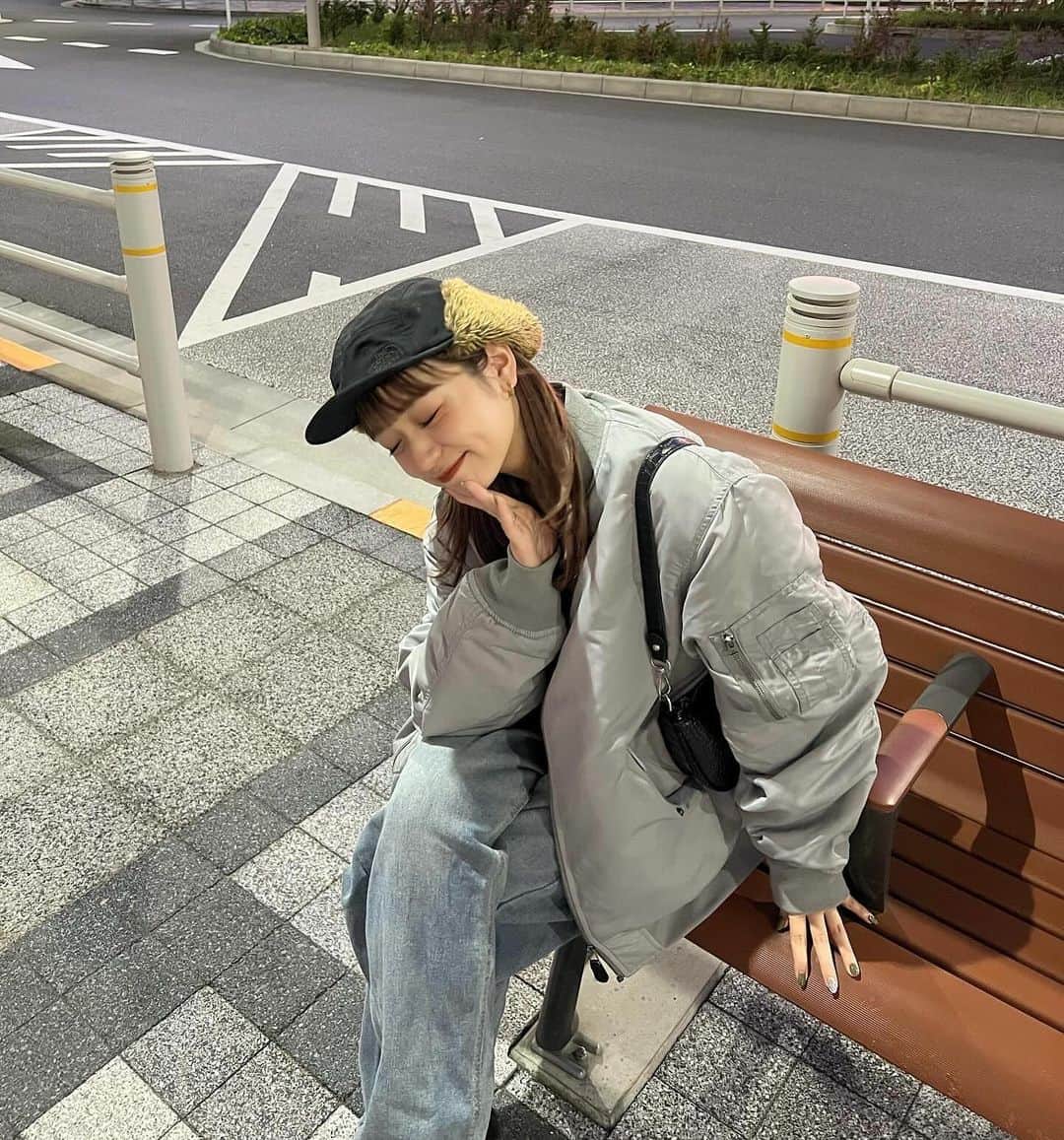 さやべびのインスタグラム：「・ ・ ・ 可愛いMA-1ブルゾンGET🫶🫶  しかも実は@gu_for_all_のメンズ商品◎ メンズライクが好きだからオーバーめに着られて ヘビロテ確定！しかもめちゃくちゃ暖かい⛄️  内側のオレンジがワンポイントで 高級感でる🍊 ・  #PR #GU  #gu_for_all #ヒートパデッド #ブルゾン#メンズライク」
