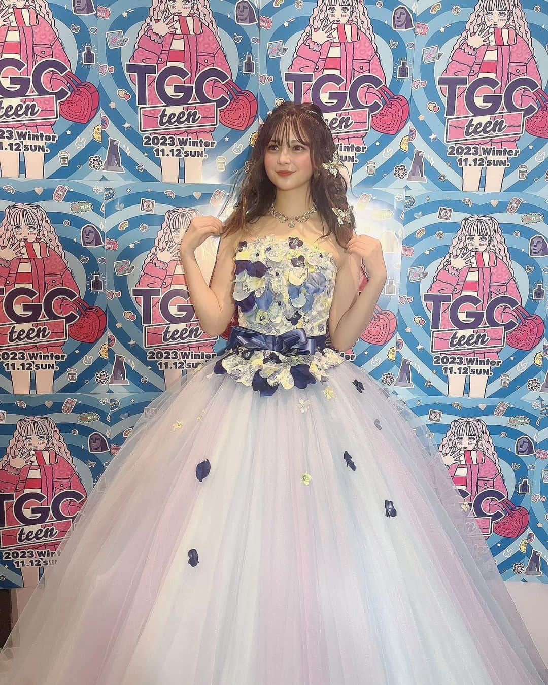 夏川メガンさんのインスタグラム写真 - (夏川メガンInstagram)「TGCteenwinter2023ありがとうございました！！  今回もsweet16委員会のメンバーであれけたのがとても嬉しかったです🥹  沢山名前呼んでくれたりありがとうございました😭 ほんとに楽しかったです💕  また、ステージに立てるように頑張ります(ง •̀_•́)ง   #tgcteenwinter2023  #sweet16委員会  #tgcteen  #ドレス  #高校2年生  #今日好きになりました」11月13日 17時20分 - _megann.282