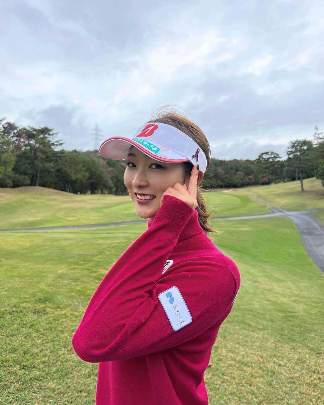松田鈴英さんのインスタグラム写真 - (松田鈴英Instagram)「11月12日～25日は、女性に対する暴力をなくす運動（パープルリボン運動）期間だそうです。  パープルリボンには、女性に対するあらゆる暴力をなくしていこう というメッセージが込められています。  誰もが安心して暮らせる社会を目指し、私もパープルリボン運動に 賛同させていただきます。  私も女子プロゴルファーとして自分のプレーを通して女性が女性らしく生活していくことをアピールしていきたいと思います。  すべての女性に自分らしく生きる権利を。  #PR　#コスメデコルテ　#パープルリボン」11月13日 17時21分 - reimatsuda01