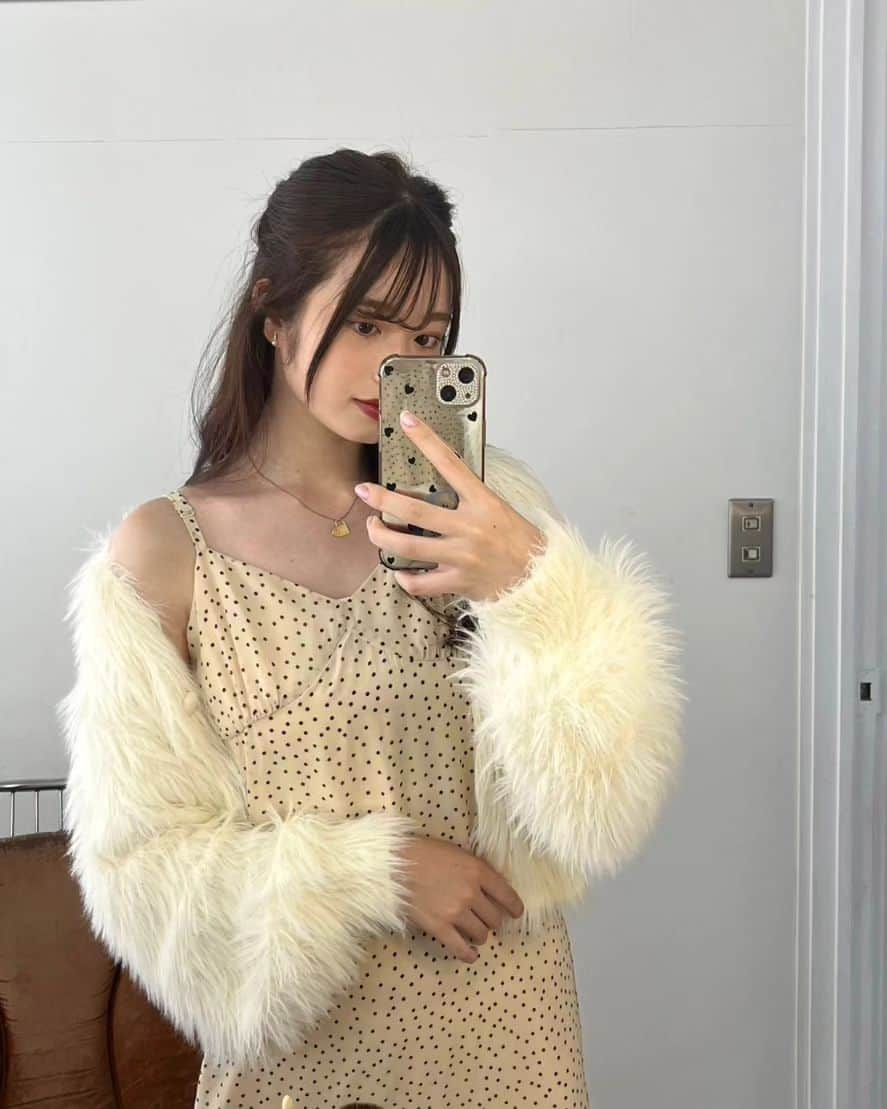 葛西杏也菜のインスタグラム：「. セブンティーン秋冬号では私服も少し紹介しているので参考にしてみてください🙌🏻  cardigan...OLIVE des OLIVE one piece...one after another NICE CLAUP  #葛西杏也菜#セブンティーン秋冬号#私服#ナイスクラップ#オリーブデオリーブ」