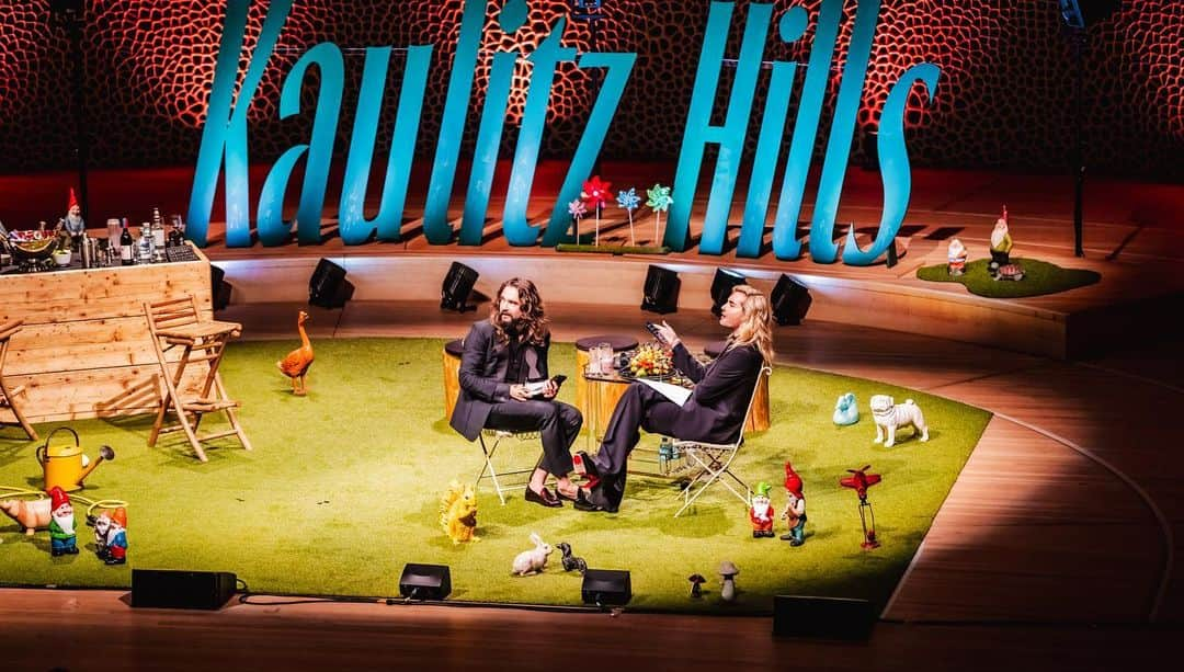 ビル・カウリッツさんのインスタグラム写真 - (ビル・カウリッツInstagram)「This Podcast @kaulitzhills.podcast really changed our life and our career and I feel so humble and grateful. This night will forever be in my heart. It was so special!!! So epic! @elbphilharmonie ❤️ Thank you all for listening every week. This really means the world to us! Thank u to our amazing team @spotifyde especially @wbxyz_ @nikolaou.inc @saruulberlin @michaeltravelpix  #kaulitzhills #kaulquappen 🫶🏻🫶🏻🫶🏻」11月13日 17時14分 - billkaulitz