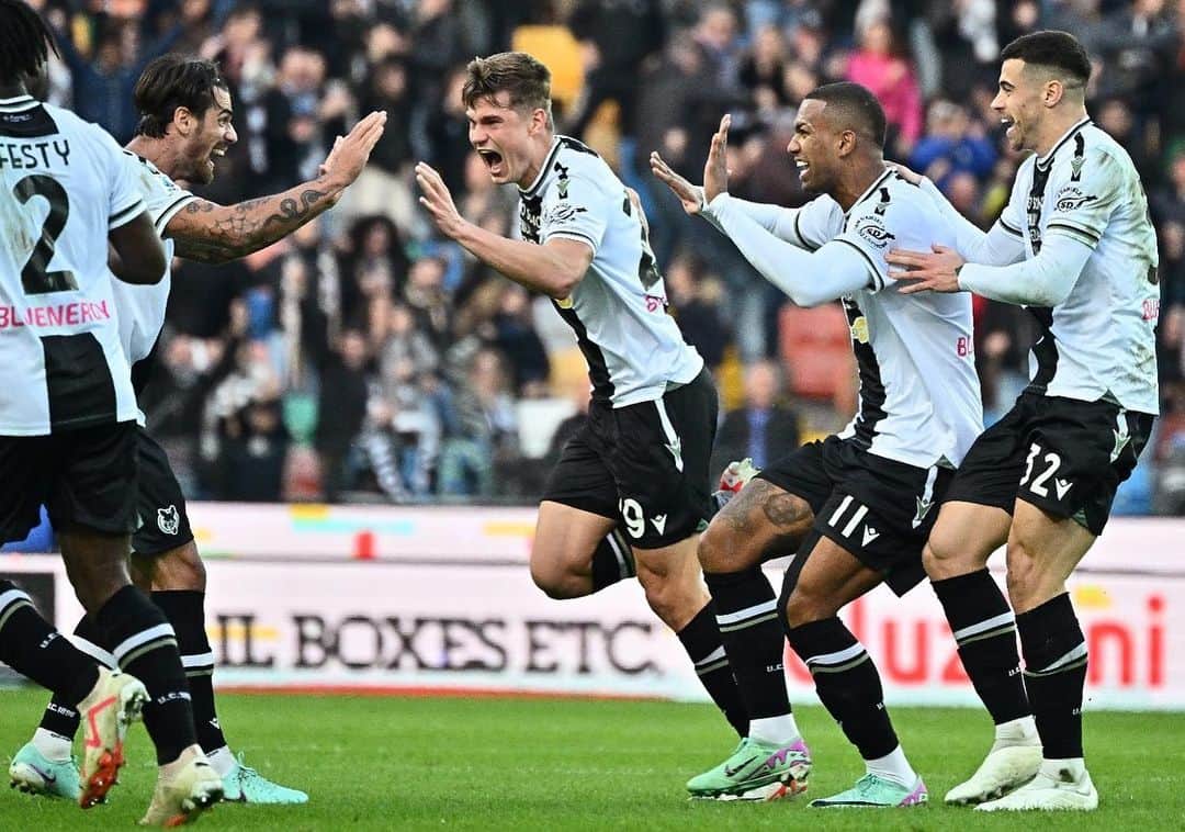 ウディネーゼ・カルチョのインスタグラム：「MONDAY MOTIVATION 💪  ⚪️⚫️ #ForzaUdinese #AlèUdin #WePlayForU」