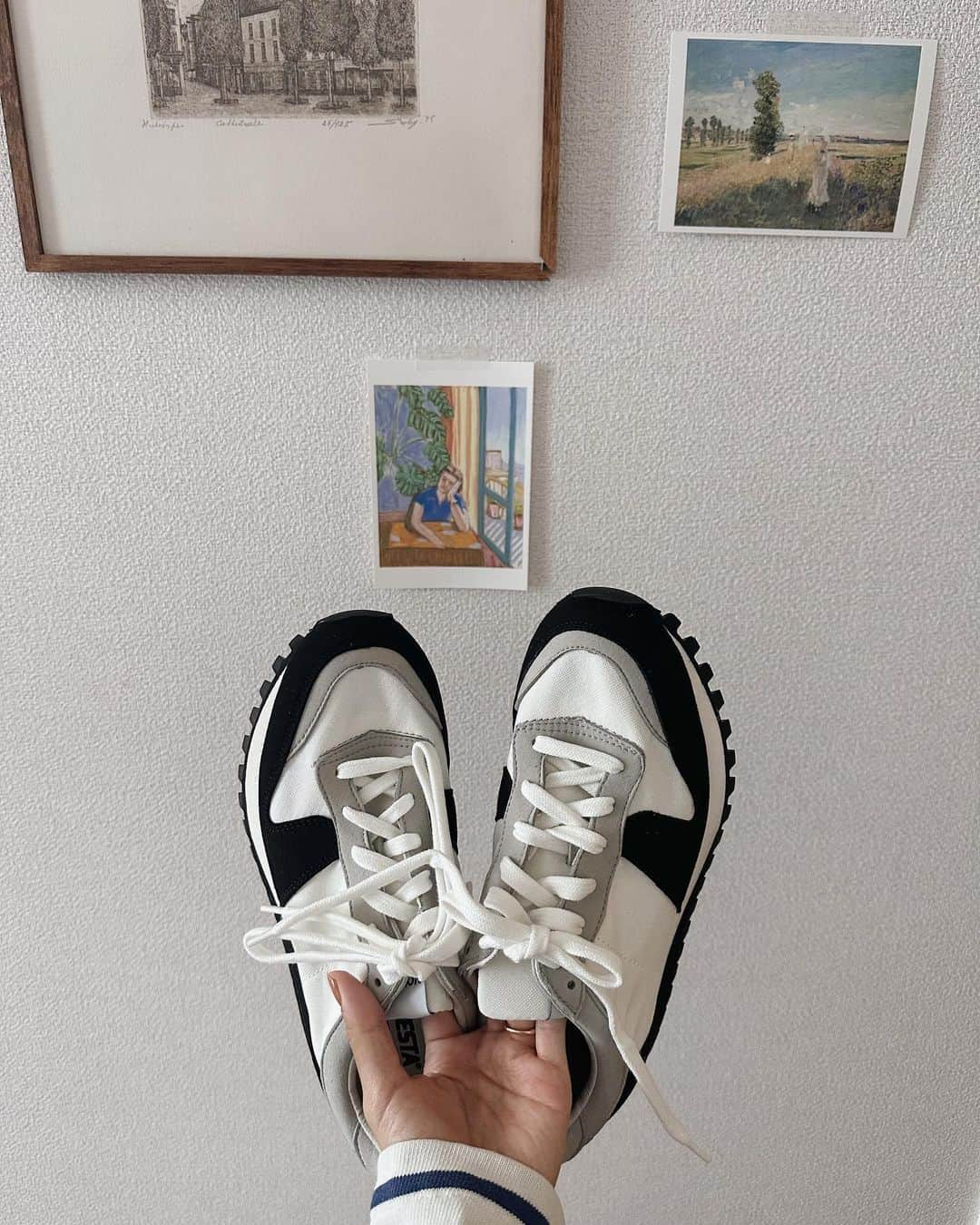 ちょびのインスタグラム：「たっくさん履いてる👟 今年の誕生日に旦那さんと妹がプレゼントしてくれた @novesta_japan のスニーカー🤍🤍パンダ色🐼 ずっと欲しかったから嬉しい🤍 ありがとう🎀  #novesta#スニーカー#靴」