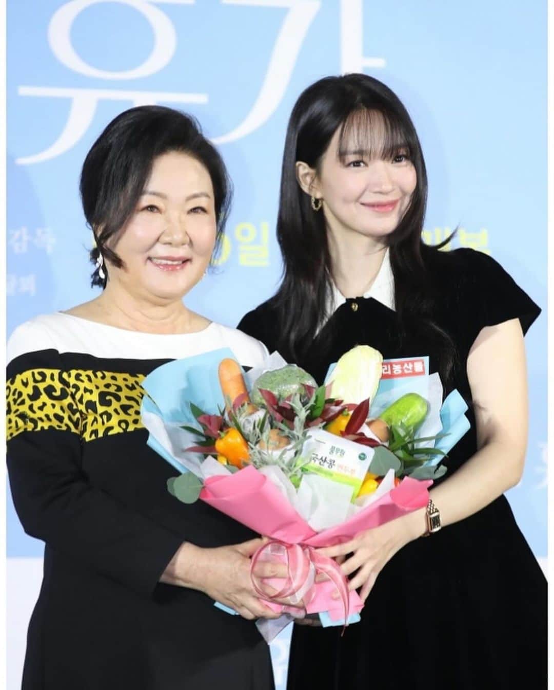 シン・ミナのインスタグラム：「3일의휴가 많사부 🫶」