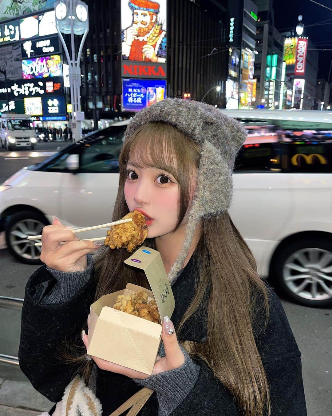 山本姫香さんのインスタグラム写真 - (山本姫香Instagram)「ニッカ前でザンギ🍖❤️‍🔥  #すすきの #北海道旅行 🐿️」11月13日 17時33分 - _himeka0904_