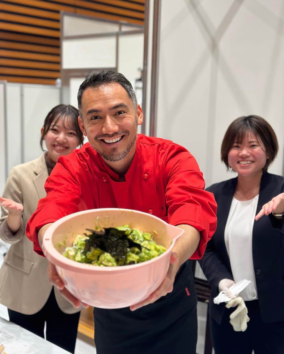 ベリッシモ・フランチェスコさんのインスタグラム写真 - (ベリッシモ・フランチェスコInstagram)「Thank you so much my friends! Francesco Bellissimo chef talked about the ease of using japanese “Nori” at Ebis303 for “Cheese Festa 2023! 🧀👨‍🍳❤️ 海苔って美味しいね！和食だけではなく、イタリアンなどに合う！チーズフェスタ2023の会場で出演させていただきました！海苔とチーズを使った激うまレシピを紹介しましたよ。沢山のご来場者の皆さんに感謝❤️ りんかちゃんとあんなちゃんと大和田先生に大変お世話になりました🙏 Grandissimo evento! Francesco Bellissimo chef al “Cheese Festa 2023” presenta ricette originali in cui abbina i formaggi alle famose alghe “Nori” giapponesi!🎥👨‍🍳✨✨ #ベリッシモ #ベリッシモフランチェスコ #ベリッシモシェフ #料理研究家ベリッシモ #イタリア料理研究家 #イタリア料理研究家ベリッシモフランチェスコ #francescobellissimo #francescobellissimochef #lochefbellissimo #海苔 #海苔レシピ #チーズフェスタ #チーズフェスタ2023 #celebritychef #nori #ebis303 #イベント #cheesefesta #cheflife #chefmode #cheflifestyle #芸能人 #恵比寿 #イタリア料理 #イタリアンシェフ #ローマ生まれの匠 #海苔が好き #レシピ #チーズ #cookingtime」11月13日 17時35分 - bellissimoyoshi