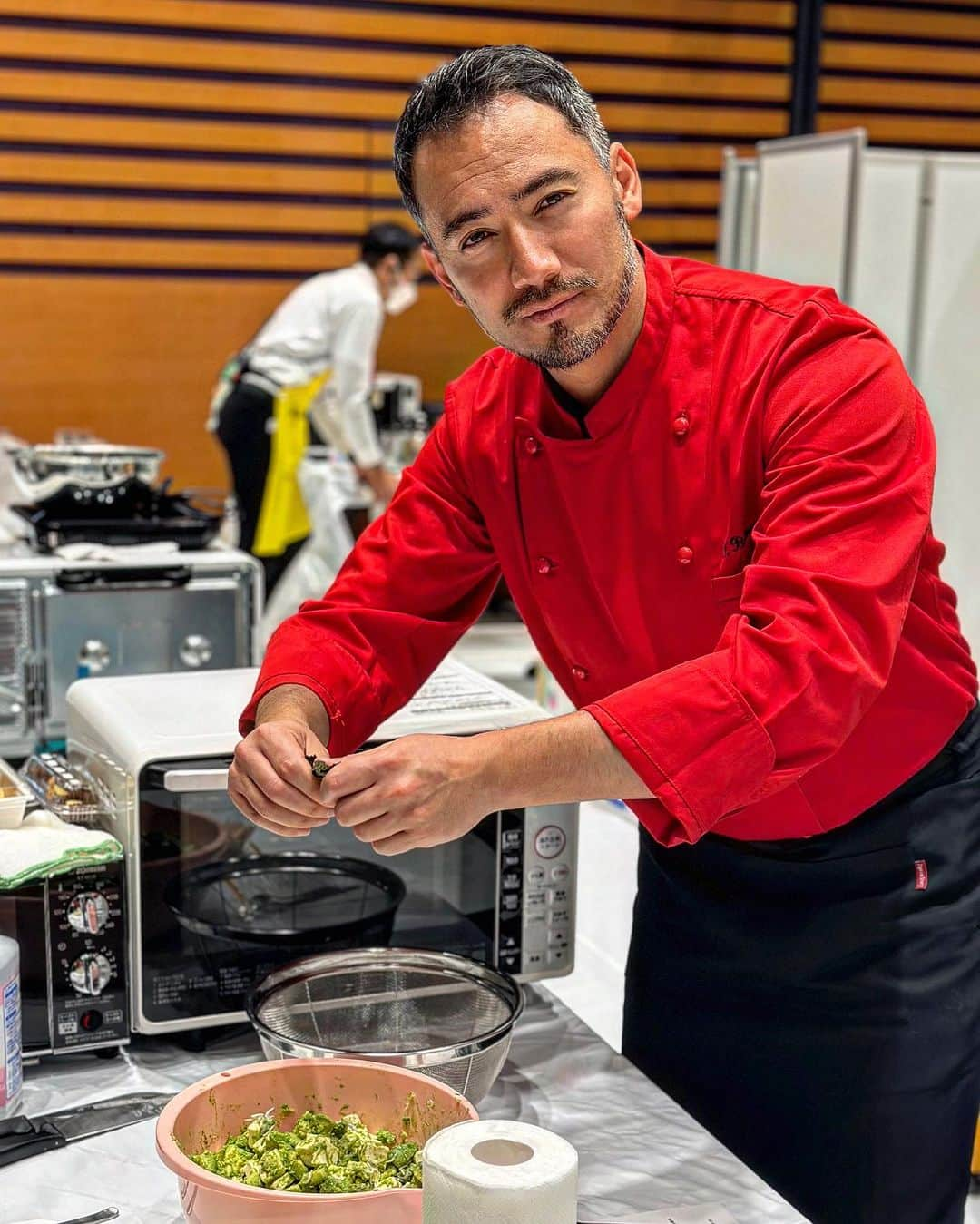 ベリッシモ・フランチェスコさんのインスタグラム写真 - (ベリッシモ・フランチェスコInstagram)「Thank you so much my friends! Francesco Bellissimo chef talked about the ease of using japanese “Nori” at Ebis303 for “Cheese Festa 2023! 🧀👨‍🍳❤️ 海苔って美味しいね！和食だけではなく、イタリアンなどに合う！チーズフェスタ2023の会場で出演させていただきました！海苔とチーズを使った激うまレシピを紹介しましたよ。沢山のご来場者の皆さんに感謝❤️ りんかちゃんとあんなちゃんと大和田先生に大変お世話になりました🙏 Grandissimo evento! Francesco Bellissimo chef al “Cheese Festa 2023” presenta ricette originali in cui abbina i formaggi alle famose alghe “Nori” giapponesi!🎥👨‍🍳✨✨ #ベリッシモ #ベリッシモフランチェスコ #ベリッシモシェフ #料理研究家ベリッシモ #イタリア料理研究家 #イタリア料理研究家ベリッシモフランチェスコ #francescobellissimo #francescobellissimochef #lochefbellissimo #海苔 #海苔レシピ #チーズフェスタ #チーズフェスタ2023 #celebritychef #nori #ebis303 #イベント #cheesefesta #cheflife #chefmode #cheflifestyle #芸能人 #恵比寿 #イタリア料理 #イタリアンシェフ #ローマ生まれの匠 #海苔が好き #レシピ #チーズ #cookingtime」11月13日 17時35分 - bellissimoyoshi