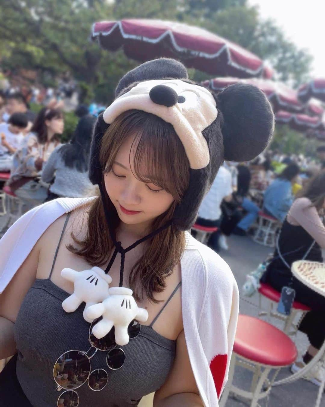 美女美容事情さんのインスタグラム写真 - (美女美容事情Instagram)「《Mickey♡🪄》 *⁠ リポストを使って素敵な美女の投稿を紹介させて頂く【ビジョビ💄美女美容事情💅】のコーナーです✨ *⁠ 今回ご紹介させて頂きますのは!!👀❤︎⁠⠀ まりさん< @mogumuci >の素敵なお写真📸 *⁠⠀⁠⠀⁠⠀⁠⠀ ミッキーのフードかぶったコーデお洒落ですね❤︎可愛すぎて反則です😍🏰 *⠀⁠⠀⁠⠀⁠⠀⁠⠀ まりさん< @mogumuci > ⠀⁠⠀⁠⠀⁠⠀ 素敵な投稿ありがとうございました☺️📸✨ *⠀⁠⠀⁠⠀⁠⠀⁠⠀ まりさんのアカウントには他にも素晴らしい投稿が沢山ありますので是非覗いてみてくださいね💁‍♀️💙⁠⠀⁠⠀⁠⠀⁠⠀ *⠀⁠⠀⁠⠀⁠⠀⁠⠀ △▼△▼△▼△▼△▼△▼△▼△▼△▼ ⁠⠀⁠⠀⁠⠀ ❤🧡💛「美女美容事情」💚💙💜⠀⠀⠀⠀⠀⠀⠀⠀⠀⠀⠀⠀⠀⠀⁠⠀⁠⠀⁠⠀⁠⠀⁠⠀ 👇掲載ご希望の方は👇⠀⠀⠀⠀⠀⠀⠀⠀⠀⠀⠀⠀⠀⠀⠀⁠⠀⁠⠀⁠⠀⁠⠀⁠⠀ @b_b_j.jタグ付けと🖤 #ビジョビ ⁠⠀ 🖤タグ付けお願いします✨⠀⠀⠀⠀⠀⠀⠀⠀⠀⠀⠀⠀⠀⠀⠀⁠⠀⁠⠀⁠⠀⁠⠀⁠⠀ △▼△▼△▼△▼△▼△▼△▼△▼△▼ ⁠⠀⁠ #ディズニー #ディズニー好き #ディズニー女子 #ディズニーランド #ディズニーシー #夢の国 #ディズニーリゾート #ディズニーコーデ  #ディズニーカチューシャ #ミッキーマウス #disney #disneyland #disneysea #disneyresort #tdl #disneycode #disneygirls #japanesegirls」11月13日 17時36分 - b_b_j.j