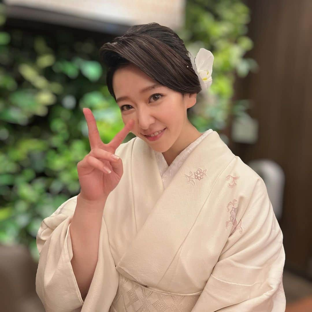 中冨杏子さんのインスタグラム写真 - (中冨杏子Instagram)「kimono🫶 とあるイベントにて✨️  お誕生日コメント沢山ありがとうございました(*^^*) なんと当日も前日も寝込んでしまい、気分さげさげだったからめちゃくちゃ嬉しかったです！  そしてこのヘア✨️ 輪郭や髪質に合わせてやってくださるヘアメイクの神様🥹 ケンさん⇒ @fam_ken39   パーティーやイベント、お呼ばれの際はぜひオススメです🥰  ありがとうございました😊  ✂ーーーーEnglishーーーー✂  kimono🫶 At a certain event✨️  Thank you so much for all the birthday comments (*^^*) I was so happy because I had been sick and depressed that day and the day before!  And this hair✨️ God of hair and makeup who does it according to contour and hair type 🥹 Ken ⇒ @fam_ken39   Highly recommended for parties, events, and invitations.  Thank you very much 😊  #着物 #kimono #和服女子  #和服 #和装  #ヘアメイク #ヘアセット #パーティーヘア #和髪 #和装ヘア #前撮り #美容院 #結婚式ヘア #金箔ヘア  #着物ヘア #着物ヘアセット #japanesefashion  #銀座美容院 #銀座ヘアサロン #銀座サロン #fam #hair #hairsalonfeed」11月13日 17時37分 - anko_nakatomi