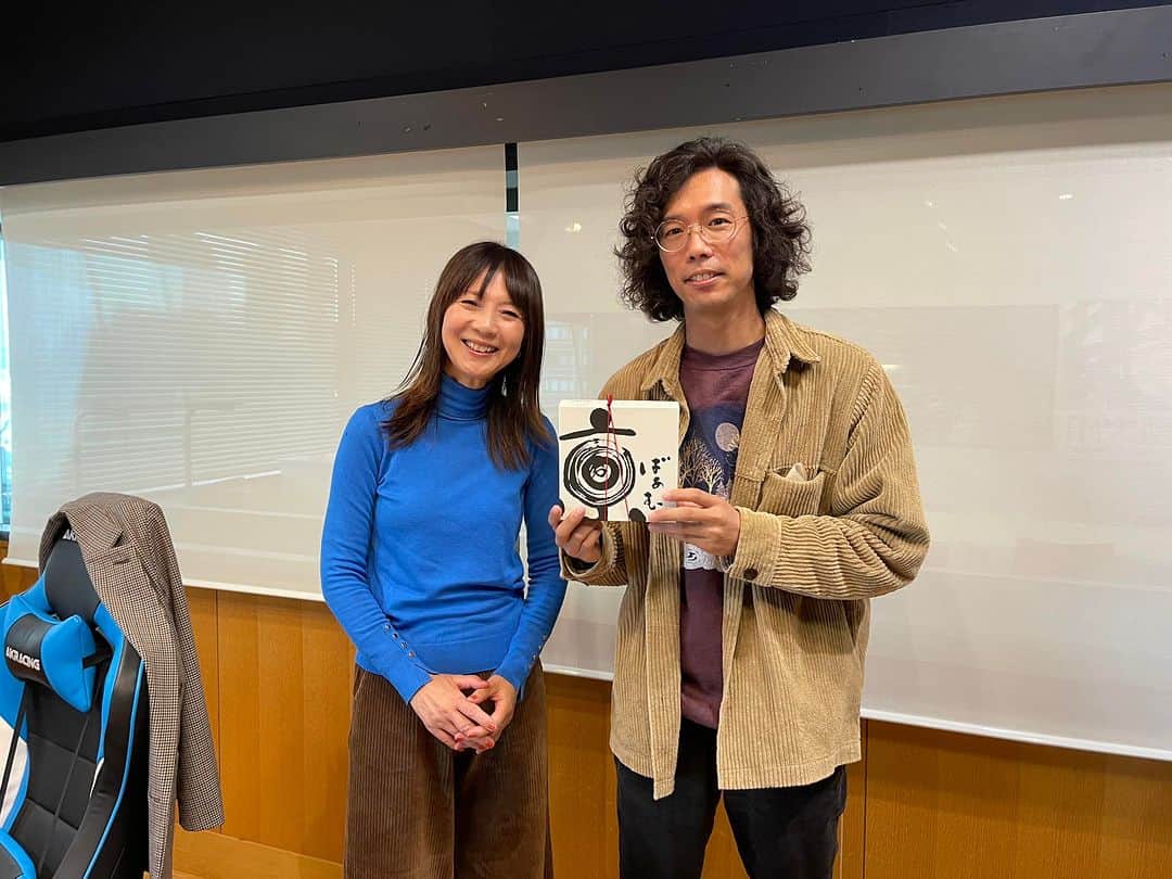 広沢タダシのインスタグラム：「FM OSAKA谷口キヨコさん、ありがとうございました！　元気なトークに引っ張られて楽しいお昼になりました^ ^  EPとライブの話もたくさんしていただきましたよ。ライブ待ってる〜！  11/24 心斎橋JANUS 12/2 渋谷 7th floor  チケット詳細↓ https://www.hirosawatadashi.com/schedule」