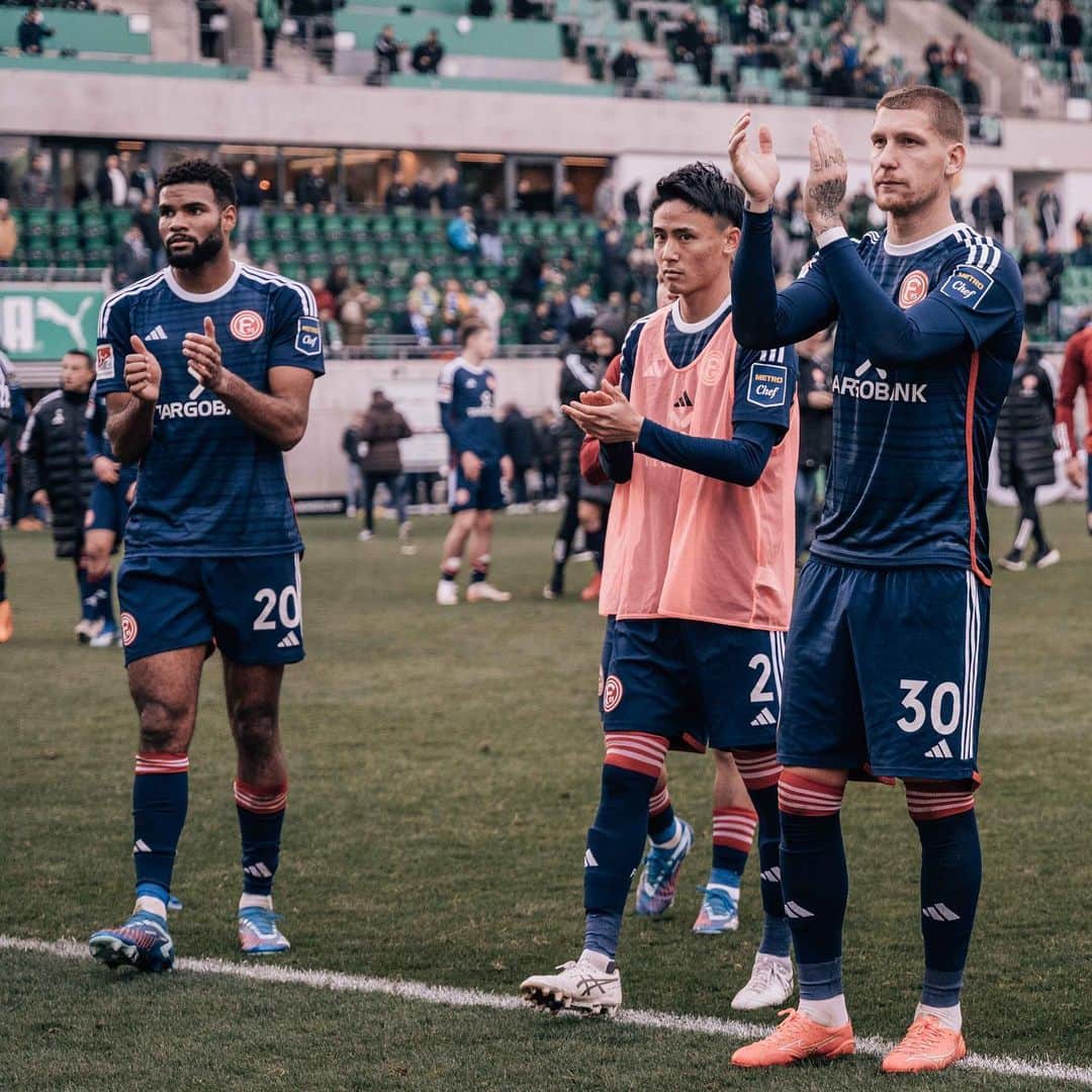 フォルトゥナ・デュッセルドルフさんのインスタグラム写真 - (フォルトゥナ・デュッセルドルフInstagram)「Kopf hoch, Fortuna. Wir kommen wieder! 👊 • • #f95 #fortuna #SGFF95 #2Bundesliga」11月13日 17時43分 - f95