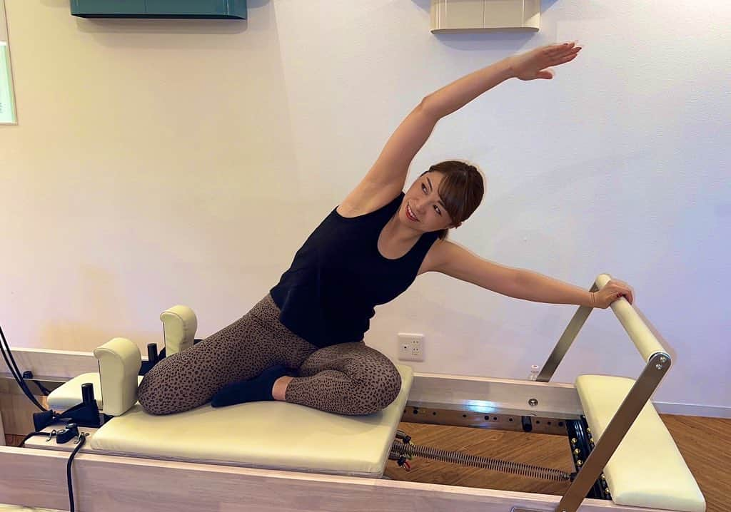 小林アナのインスタグラム：「ピラティス！！  呼吸と姿勢 整えてきました‼️  https://lit.link/habitpilates  #TIFITTraningHabit #ピラティス #マシーンピラティス #恵比寿」