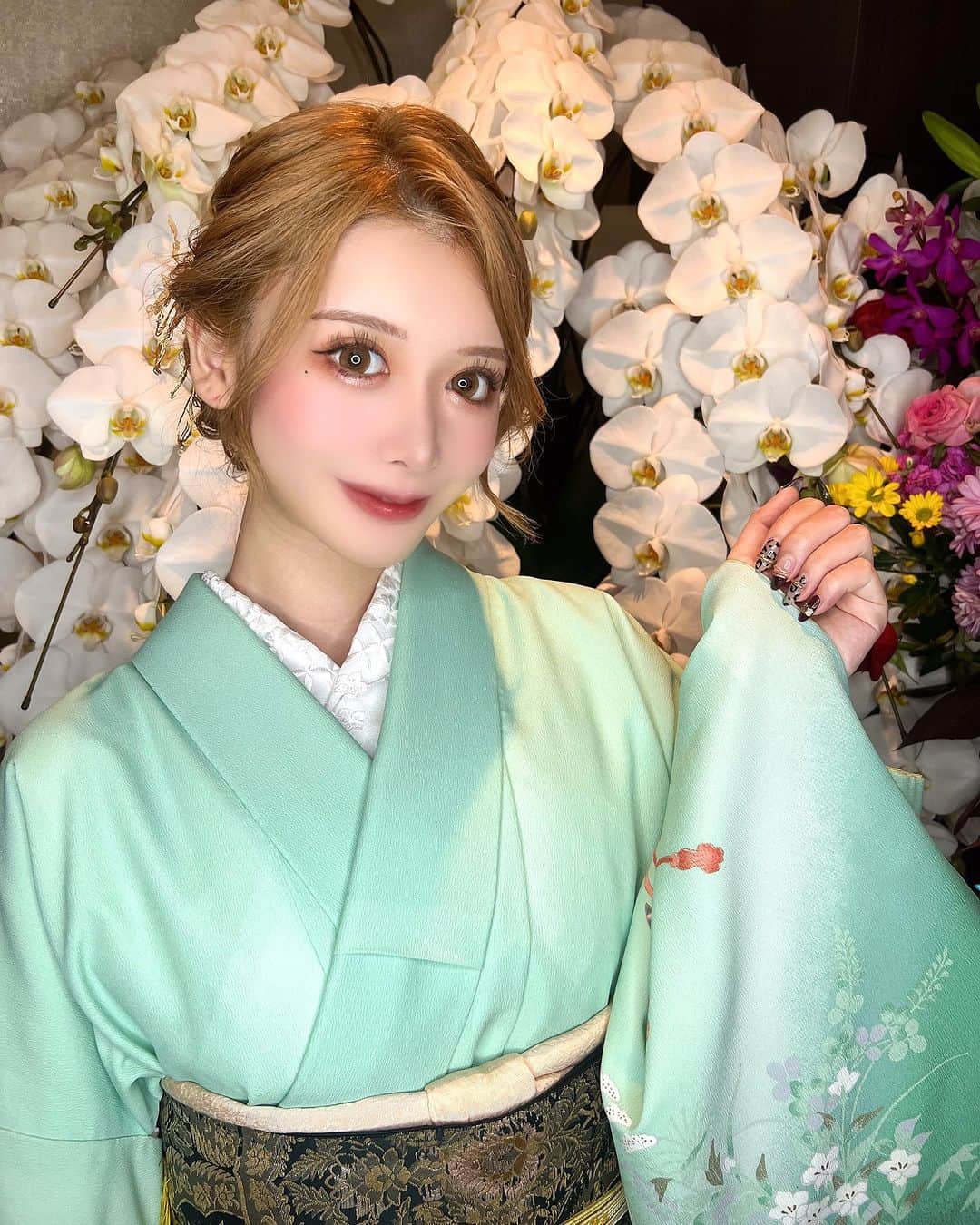 ゆうめろのインスタグラム：「ジャングル東京5周年👘❣️✨ 周年お祝い来てくれたお客様 本当にありがとうございました😭❤️ 周年お客様来てくれるか不安で 毎日寝れなかったけど、 毎日お祝いにお客様が来てくれて本当に嬉しかったです🙇🏻‍♀️💗 次は、1月のバースデーに向けて頑張ります🥰 後祝いも待ってます😌 ・ #キャバ嬢 #キャバクラ #ジャングル #ジャングル東京」