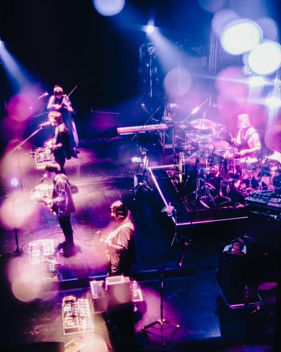 東出真緒さんのインスタグラム写真 - (東出真緒Instagram)「Another photos @zepp_fukuoka   キッラーーーン✨✨  photo by @yusuke_mphoto   #BIGMAMA #schoolwarstour  #エモ学 #zeppfukuoka  #electricviolin #glasserviolins」11月13日 18時05分 - mao_bigmama_vn