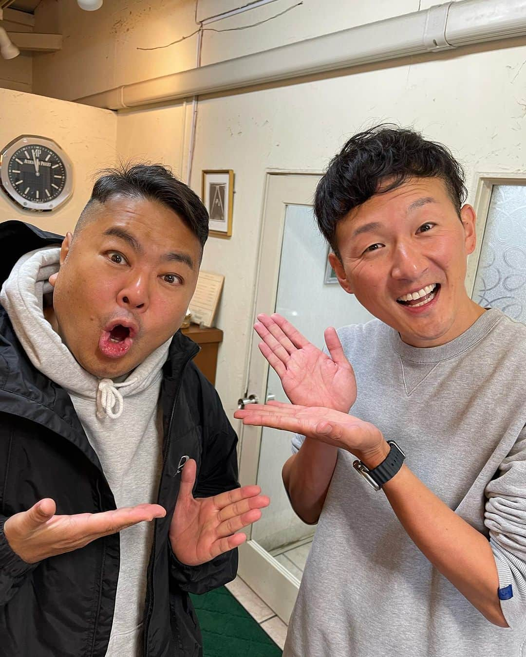 杉本知香さんのインスタグラム写真 - (杉本知香Instagram)「福岡率高めな日😆 黒瀬くんのパーマ直後のビフォアフター✂️✨ おじさんから清潔感あるおじさんに😆  #中目黒美容室#福岡 #ダイノジ大地#ダイノジ#大地洋輔  #ロバート馬場#ロバート#馬場裕之 #パンクブーブー黒瀬#パンクブーブー#黒瀬純」11月13日 17時57分 - sugimotoc