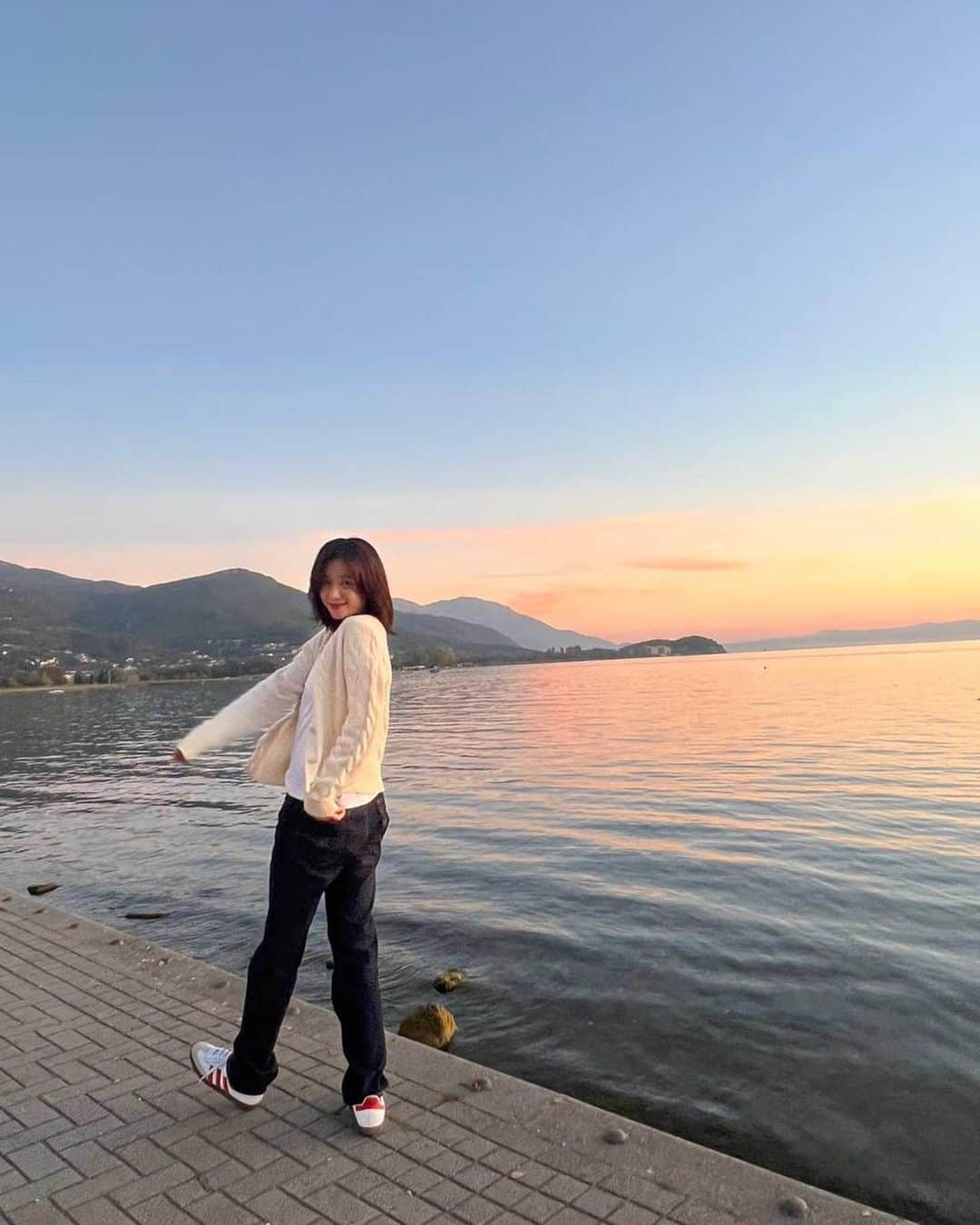 ハン・ヒョジュさんのインスタグラム写真 - (ハン・ヒョジュInstagram)「#북마케도니아  #northmakedonia  #ohrid  .....with Mom 🤍」11月13日 17時58分 - hanhyojoo222