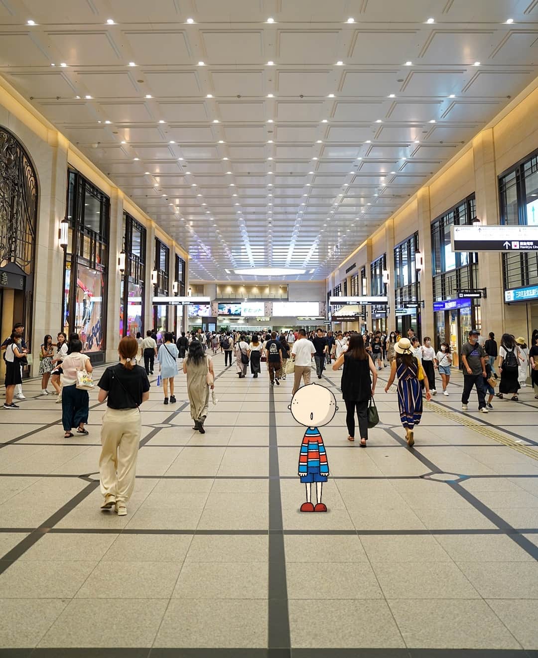 Osaka Bob（大阪観光局公式キャラクター）のインスタグラム：「The concourse at Hankyu Umeda Main Store is a glamorous space befitting one of the largest railway terminals in Western Japan, blending a concept of 'Classic,' 'Modern,' and 'Elegant.' ✨ It's designed to create a unique ambiance. 😊  阪急うめだ本店のコンコースは西日本最大級の鉄道ターミナルにふさわしい華やかな空間✨「クラシック」「モダン」「エレガント」を融合する世界観をコンセプトにデザインされたんだって😉  —————————————————————  #maido #withOsakaBob #OSAKA #osakatrip #japan #nihon #OsakaJapan #大坂 #오사카 #大阪 #Оsака #Осака #โอซาก้า #大阪観光 #sightseeing #Osakatravel #Osakajepang #traveljepang #うめきた広場」