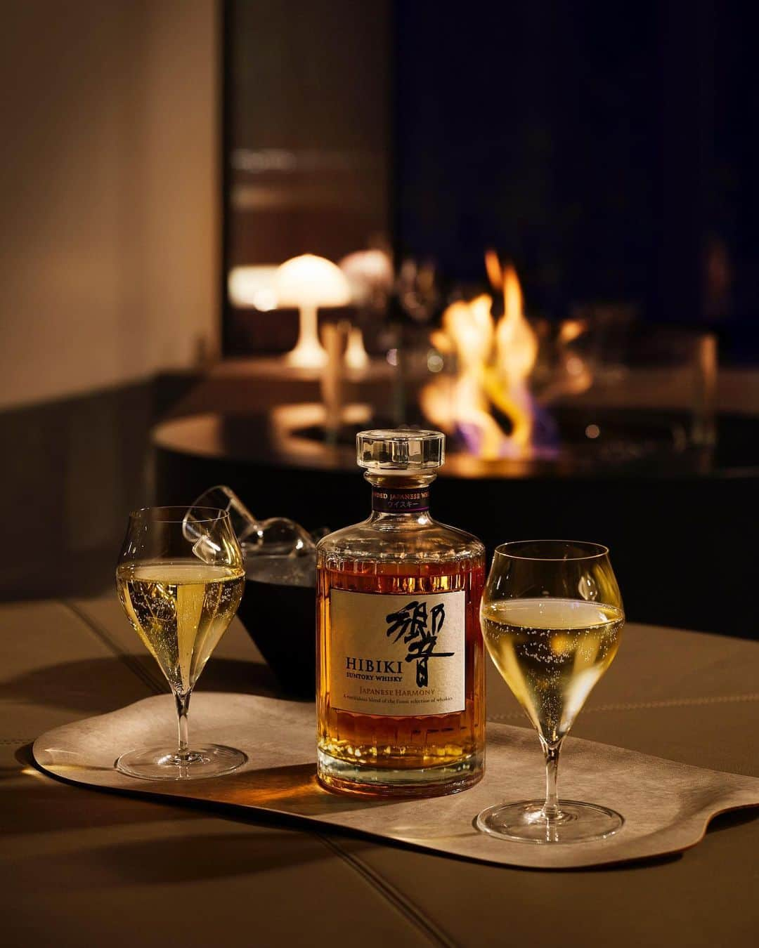 響 | SUNTORY WHISKY HIBIKIさんのインスタグラム写真 - (響 | SUNTORY WHISKY HIBIKIInstagram)「. HIBIKI TIME ~二十四節気・立冬~  立ちのぼる泡が、心地よい時を刻む。 Feel the preciousness of time, passing with the rising bubbles.  #hibiki #響 #hibiki_time #二十四節気 #24seasons #立冬 #ritto #withnature #hibikiwithsoda #ペアグラス #pairglass #sparkle #暖炉 #fireplace」11月13日 18時00分 - suntorywhisky_hibiki