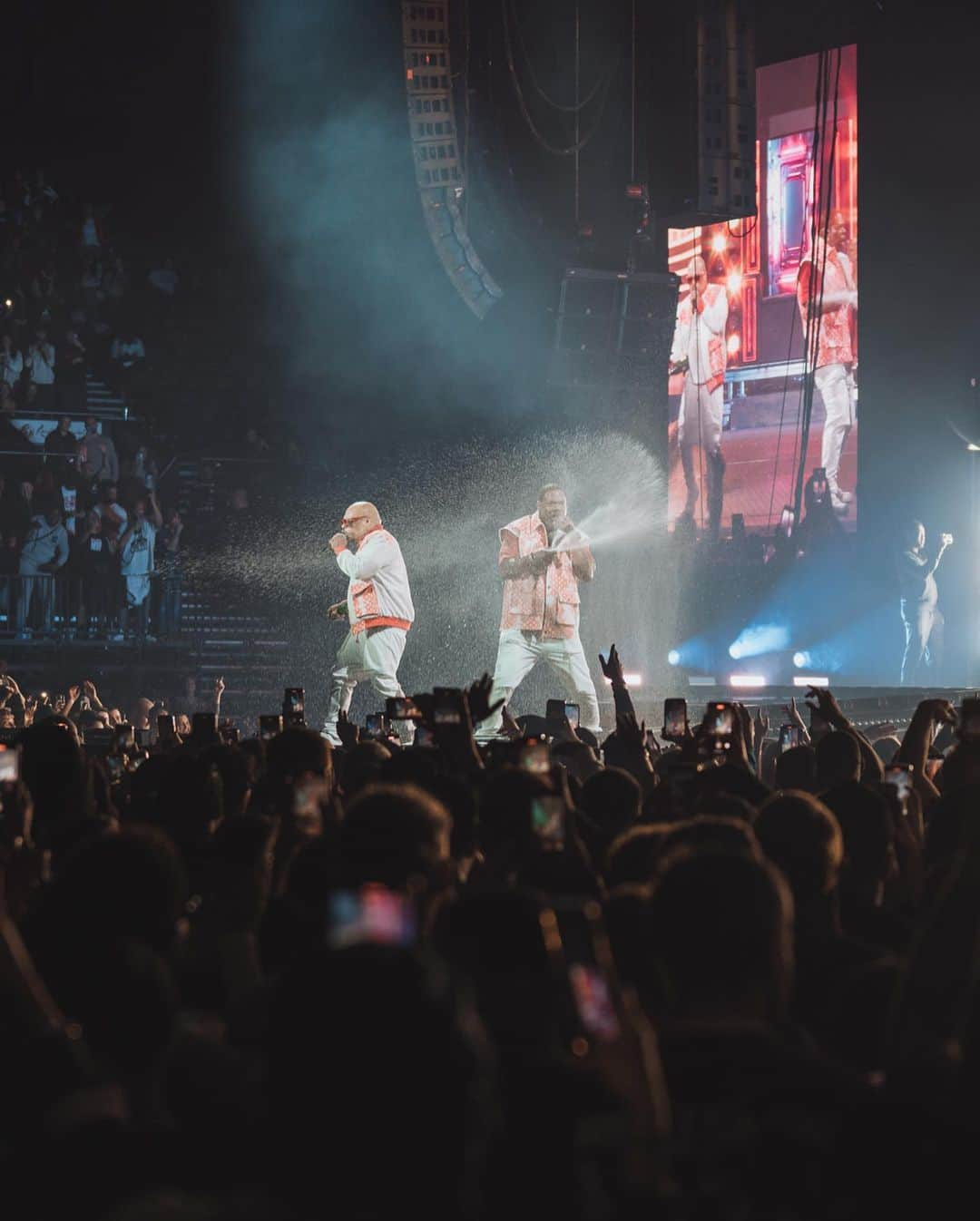 バスタ・ライムスさんのインスタグラム写真 - (バスタ・ライムスInstagram)「BIRMINGHAM, ENGLAND WAS UNBELIEVABLE!!! WE AIN'T NEVER STOPPIN' ESPECIALLY BECAUSE THE BLESSINGS AIN'T STOPPIN'!!! THANK Y'ALL SO MUCH FOR THE INCREDIBLE ENERGY!! #THEFINALLAPTOUR Drip Designed by @touredesigns & The 🐉 📸 by @jo_lenz & @fordofilmz  BRAND NEW ALBUM #BLOCKBUSTA DROPPIN' 11.24.23 BRAND NEW BANGER #OK FT. @thuggerthugger1 OUT NOW EVERYWHERE!! CLICK LINK IN BIO‼️‼️‼️‼️」11月13日 18時00分 - bustarhymes