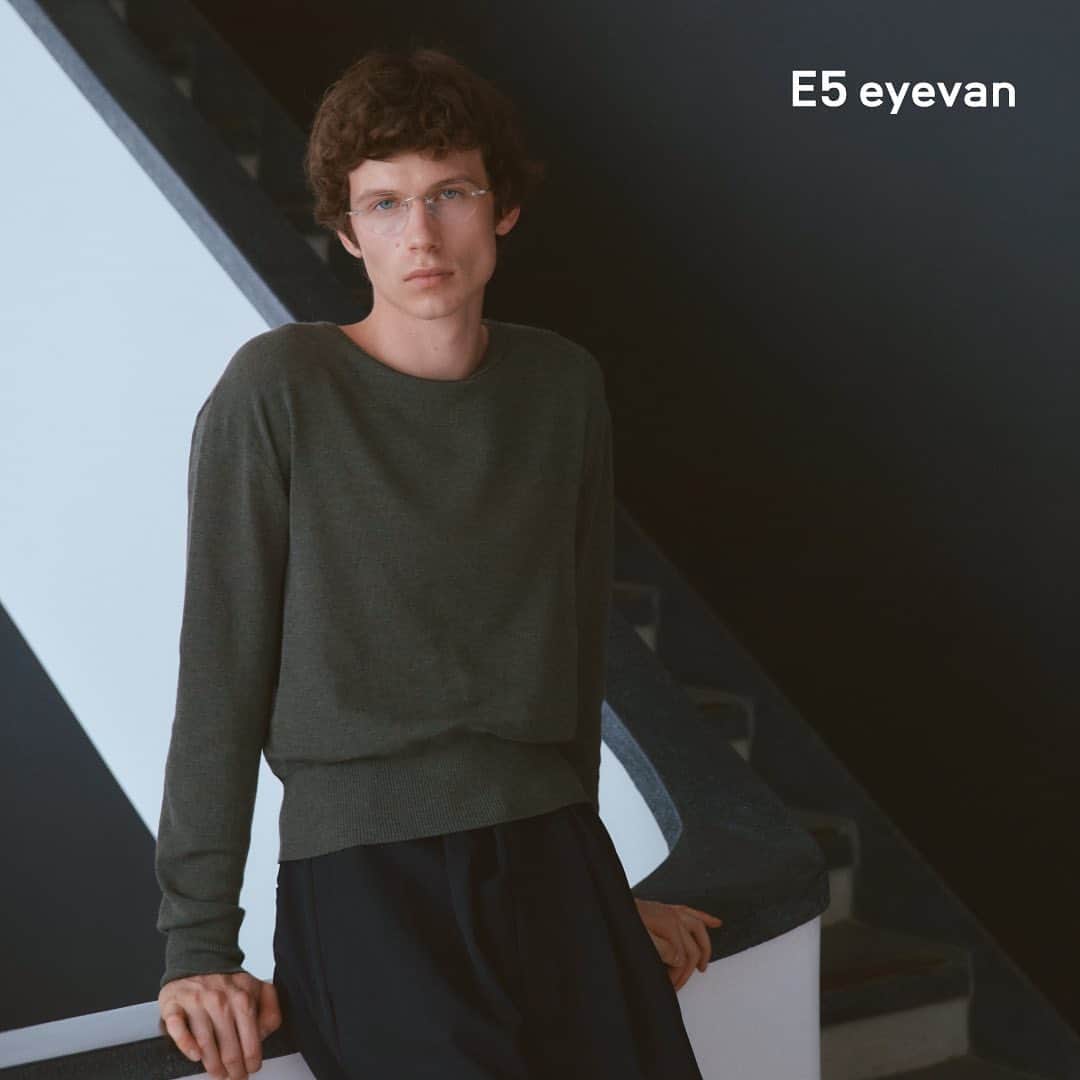 アイヴァン 7285のインスタグラム：「. #E5eyevan . 2024SS Campaign image Model:l3  #E5 #formfollowsroleandpurpose」