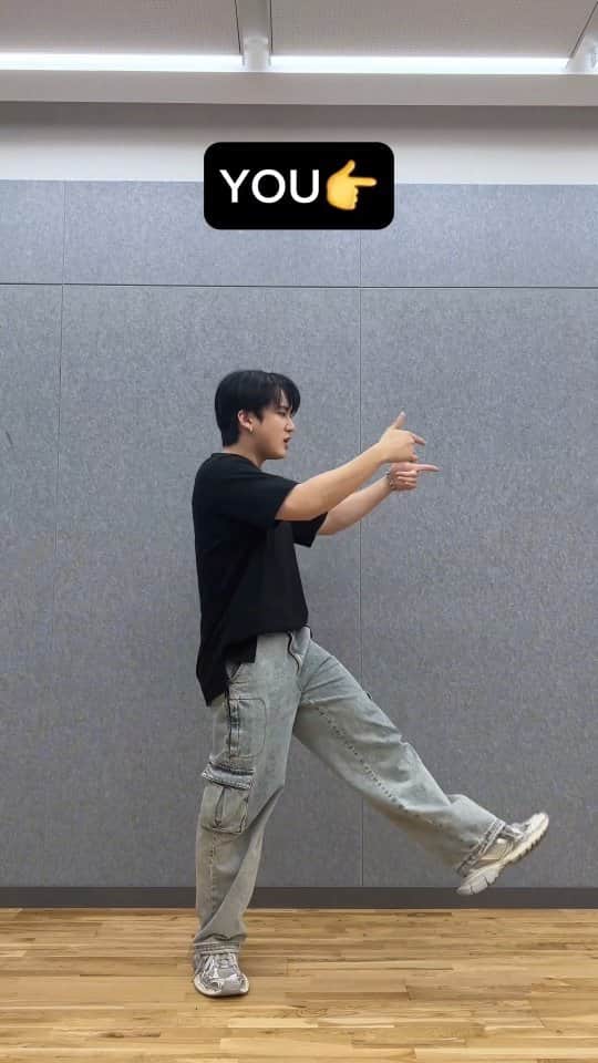 Stray Kidsのインスタグラム：「Rock🤘 with 🐷🐰! #락챌린지 #LALALALA_Challenge   #StrayKids #스트레이키즈 #창빈 #Changbin #樂_STAR #ROCK_STAR #락 #樂 #LALALALA #StrayKidsComeback #YouMakeStrayKidsStay」