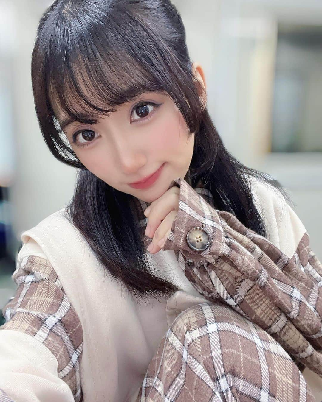 若松愛里のインスタグラム：「🐿️ ・ ・ 撮影会もありがとうでした☺️✌︎ 久しぶりに写真撮ってもらった気がするるる💭  目あいてるといいなあ←」