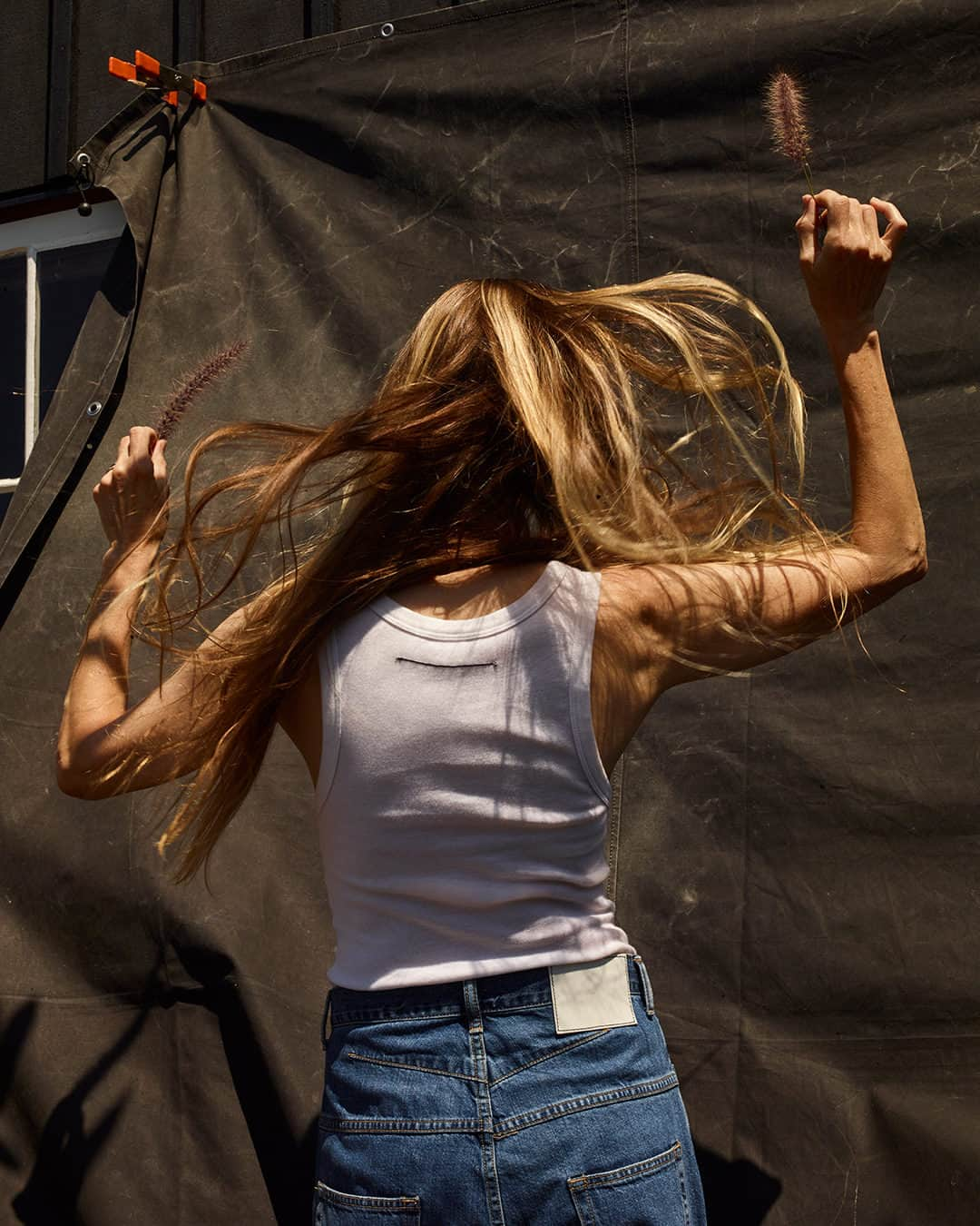 ベイシークさんのインスタグラム写真 - (ベイシークInstagram)「new organic jersey.  the slim superfine rib tank ii, a reinterpretation of our core classic with a scoop neckline. made in australia from organic cotton jersey.  #bassike」11月13日 18時10分 - bassike