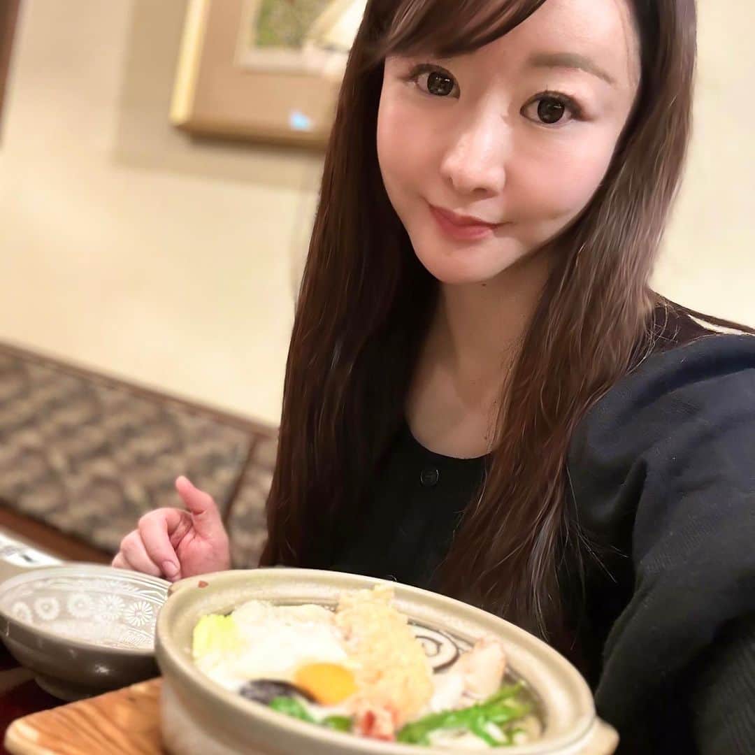 歩りえこのインスタグラム：「今日は色々な方に協力して頂き、久々に外で潜入レポート系のYouTubeの撮影をしました♪ ⁡ 終わってから鍋焼きうどんランチ♡ ⁡ ☟☟☟☟☟☟ ⁡ 9/29発売歩りえこ【Hカップ・ジャーニー】デジタル写真集 ⁡ 【Amazon】1320円 https://amzn.asia/d/3eF3ZRP ⁡ FANZA bookから買うと今なら90%オフ132円💕 ⁡ https://x.gd/nVPSx (リンクはストーリーやXから飛べます) ⁡ ご購入後、ブラウザやkindleからすぐに写真集を見ることができます♡ ⁡ このdigital写真集の売れ行きが良いと紙の写真集がまた出せるのでぜひ応援よろしくお願いします❣️ ⁡ 皆さまにお願い🙇‍♀️ ⁡ AmazonやDMM(FANZA)のレビューで星を付けて下さるとすご〜く嬉しいです🥹💕 ⁡ 感想を書いて頂けたら最高にありがたいのですが、時間がなかったら星を付けて頂くだけで大丈夫です！ ⁡ レビューの多さも紙の写真集発売に繋がる超重要ポイントですので、ぜひぜひ応援よろしくお願いします🥹 ⁡ 皆さんの応援を無駄にせず、次の作品に繋がるよう私もまだまだ自分磨きをして頑張っていきますね😉💕 ⁡ ーーーーーーー ⁡ 11/26はなまる撮影会残り1枠です❣️ ⁡ 先着順ですのでぜひお早目にご予約お待ちしています。りえこ愛用品1点サイン付きプレゼント🎁 ⁡ 多分年内最後の撮影会だと思います♡ ご予約はこちらから ☟ https://hanamaru-photo.com/article/13588.html (ストーリーまたは、はなまる撮影会を検索) ⁡ 🌸9/29発売【digital写真集】『Hカップジャーニー』　 https://amzn.asia/d/3eF3ZRP ⁡ 🌸歩りえこ1st写真集スフィア(講談社/撮影：山岸伸) amzn.to/3yytQ6n ⁡ 🌸『ブラを捨て旅に出よう』(講談社文庫) https://amzn.asia/d/bPt23Tz ⁡ 🌸歩りえこオフィシャルファンクラブ  fanclove.jp/club/riekoayumi ⁡ お仕事や案件のお問い合わせ ↓ riekoayumi@gmail.com ※お名前、会社名、概要、電話番号お願い致します。 ⁡ #歩りえこ  #熟女 #熟女好き大歓迎 #インスタグラビア #selfie #me #i #自拍 #selfies #tbt #follow #swag #扎心了#followme #like #tokyo #japan #selfie #f4f #ootd #photo #l4l #instagood #맞팔 #tagsforlikes #몸스타그램 #东京 　#グラビア　#sexylook #美body」