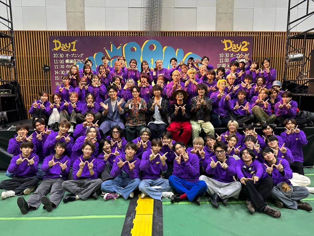 横山祐介さんのインスタグラム写真 - (横山祐介Instagram)「🥁2023.11.12📸 北九州市立大学 ひびきのキャンパス 響嵐祭  学園祭自体の最後のイベントってこともあってか、 みんなの盛り上がり熱かったね〜。  登場からくれた大きい声援も 一旦ステージからはける間を与えないほどのアンコールも 嬉しかった。  実行委員のみんなもお疲れ様！  #wacci #北九州市立大学 #響嵐祭 #gretschdrums  #meinlcymbals  #promarksticks  #evansdrumheads  #drums #drummer #drumlife  #drumuniversity #drumstagram」11月13日 18時11分 - yan_drums_wacci