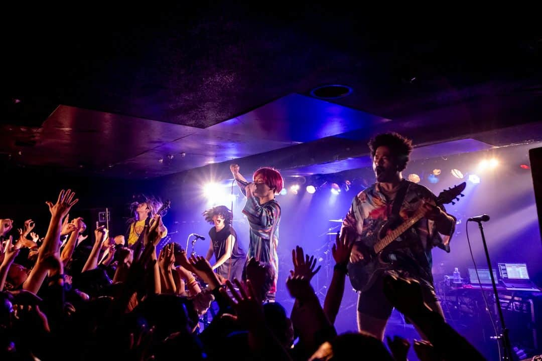 Fear, and Loathing in Las Vegasさんのインスタグラム写真 - (Fear, and Loathing in Las VegasInstagram)「ツアー2本目新宿acb！！ 11年ぶりくらいかな！！ 来てくれたみんなありがとう！！  #FULLPOWERFALILVTOUR #SHINJUKU #FearandLoathinginLasVegas #ライブ写真 #LIVEPHOTO  Photo by Viola Kam (V'z Twinkle)  /So」11月13日 18時12分 - falilv_official