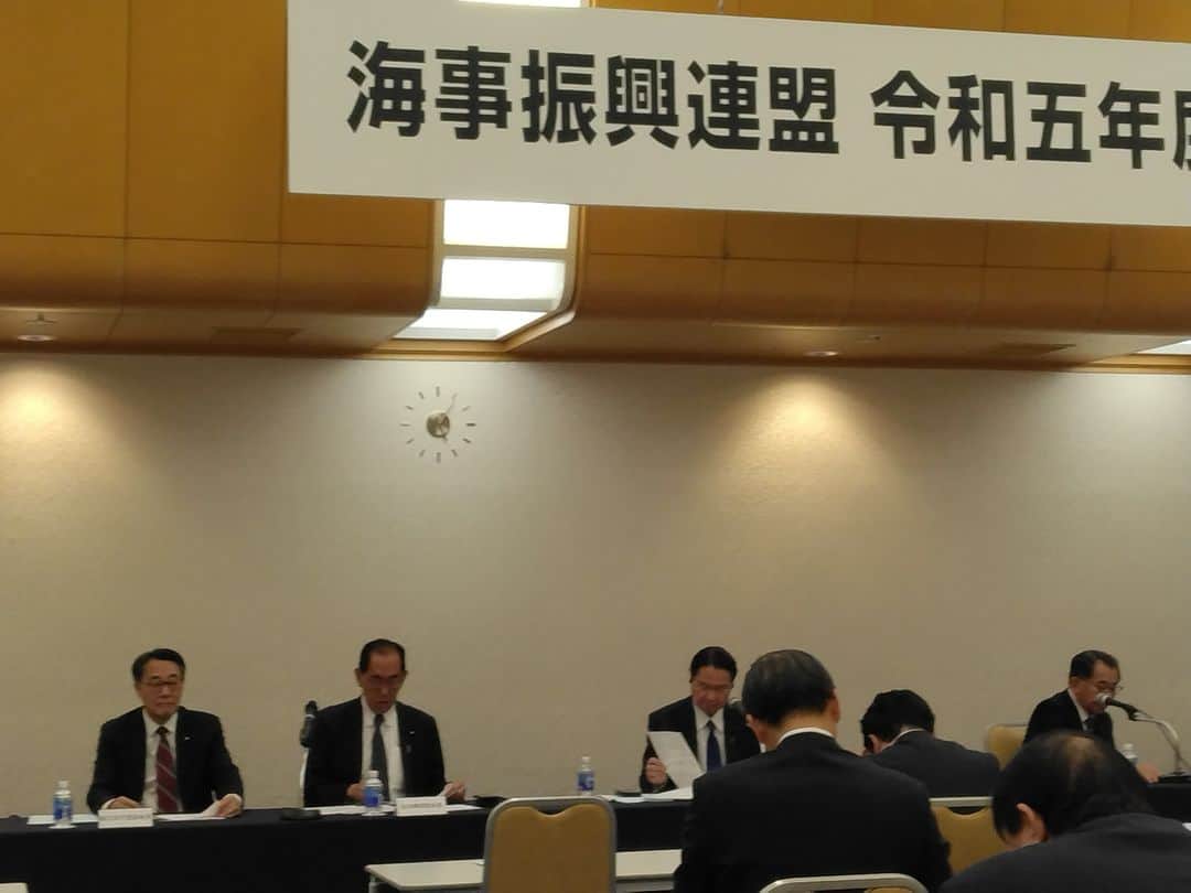 海江田万里のインスタグラム：「超党派の国会議員連盟では最大級と言われ、３７６名の会員を有する「海事振興連盟通常総会」が開かれ、引き続き衛藤征士郎衆議院議員が会長に選任されました。 今年度も海事業界における諸施策の実現を図るための決議案を採択し、海の日を７月２０日に固定化させるための活動に尽力することを全員で確認しました。」