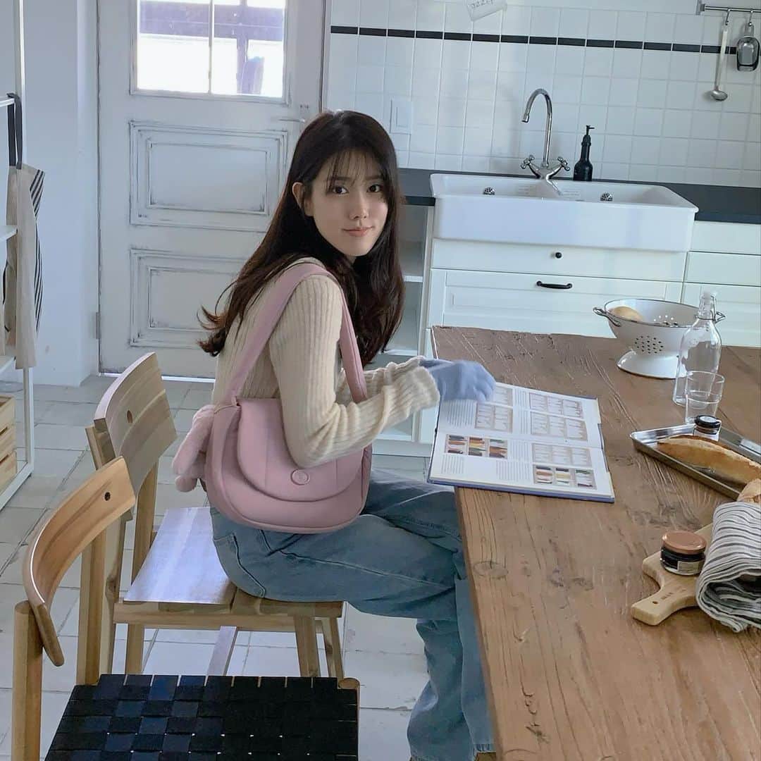 ヤン・ジウォンさんのインスタグラム写真 - (ヤン・ジウォンInstagram)「요즘 같이 다니는 애🐰🎀  @mondemonde_official」11月13日 18時16分 - wldnjs62