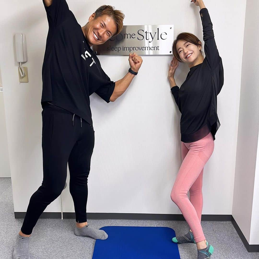 しろまっするさんのインスタグラム写真 - (しろまっするInstagram)「・ 先日トレーニング🏋️からのメンテナンス💆‍♀️に行ってきました✨️ 身体のメンテナンスは @atp_kenzoo さんに頼んでます😃  とにかく終わった後の身体のスッキリ感、凄いんです！ オススメなので是非試してみて欲しいദ്ദി ˃ ᵕ ˂ )  トレーニングだけではなく、メンテナンスも大切だなと最近特に感じます🕊‪  『ご来店1000名様突破記念』により素敵なキャンペーンの紹介  ❁先着10名様限定で体験120分4,400円❁  お問い合わせは @atp_kenzoo  をフォロー&DMで予約受けられるよ☺️  肩コリや首コリ、猫背、巻き肩、反り腰を治したい方、トレーニングで体を酷使されてる方は是非体験行ってみてね \(❁´∀`❁)ﾉ  #フィットネス #パーソナルトレーニング #トレーニー #ストレッチ整体 #本郷三丁目 #睡眠改善 #不眠症 #脳腸相関 #頭蓋骨矯正 #腸マッサージ #猫背改善 #巻き肩改善 #肩甲骨はがし #メンテナンス #しろまっする」11月13日 18時17分 - shiroancoco
