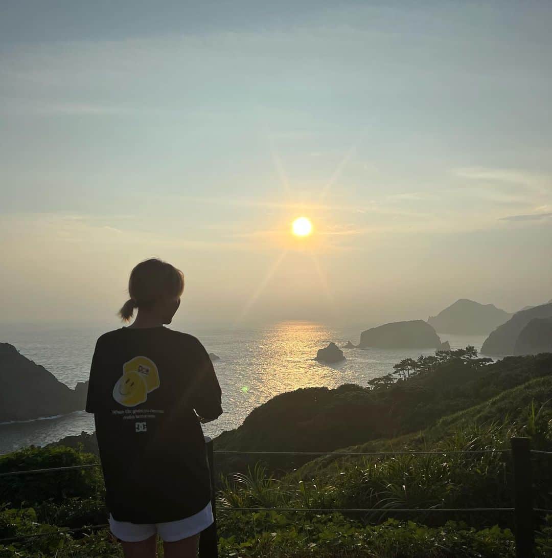 篠崎ゆうきさんのインスタグラム写真 - (篠崎ゆうきInstagram)「🌤️  サンセット 海上がりなので後ろ姿爆笑  #sunset #サンセット #きれい #篠崎ゆうき #ゆぴぴ」11月13日 18時18分 - snyu_uk
