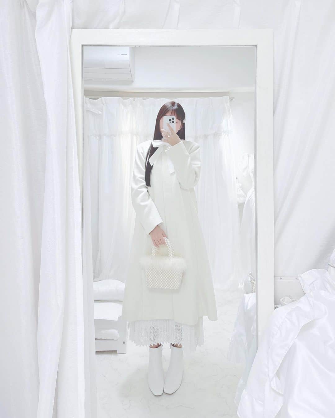 月森世菜さんのインスタグラム写真 - (月森世菜Instagram)「寒くなったね❄︎ コート出しました🪽  It has become cold in Japan.  I have prepared a coat.  ♡  #allwhite #ootd #whitedress #whiteoutfit #ホワイトコーデ #オールホワイト #blanc #白系統 #ホワイトインテリア #コート #furfur #ファーファ #白が好き #japanesegirl #anime」11月13日 18時20分 - seina.tsukimori