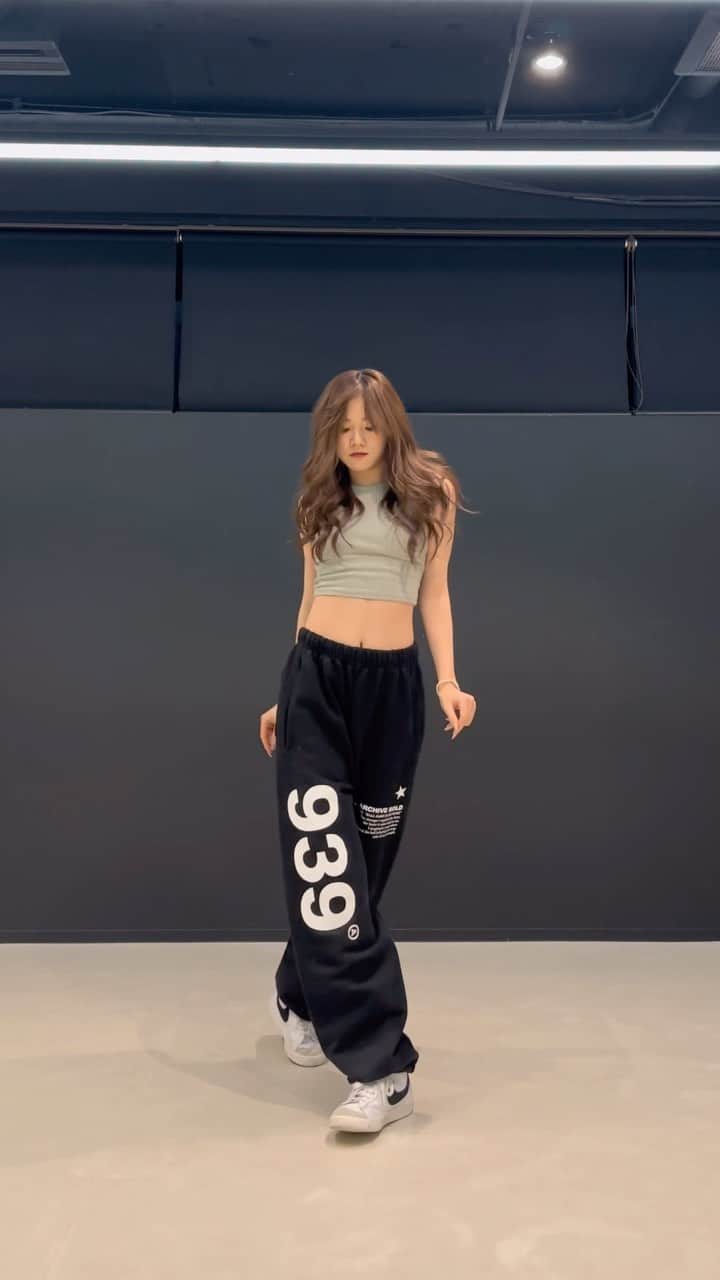 安藤梨花のインスタグラム：「aespa-'Drama'❤️‍🩹  #aespa #drama #에스파 #aespadrama #imthedrama #dance #kpop #dancecover #sm #04 #04년생 #fyp #추천」
