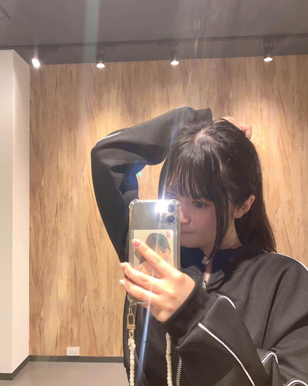 佐藤妃星のインスタグラム：「👱🏻‍♀️🩶🖤  ぼさちいポニー（） この間ひとりでおどったんだ～～～  #佐藤妃星」