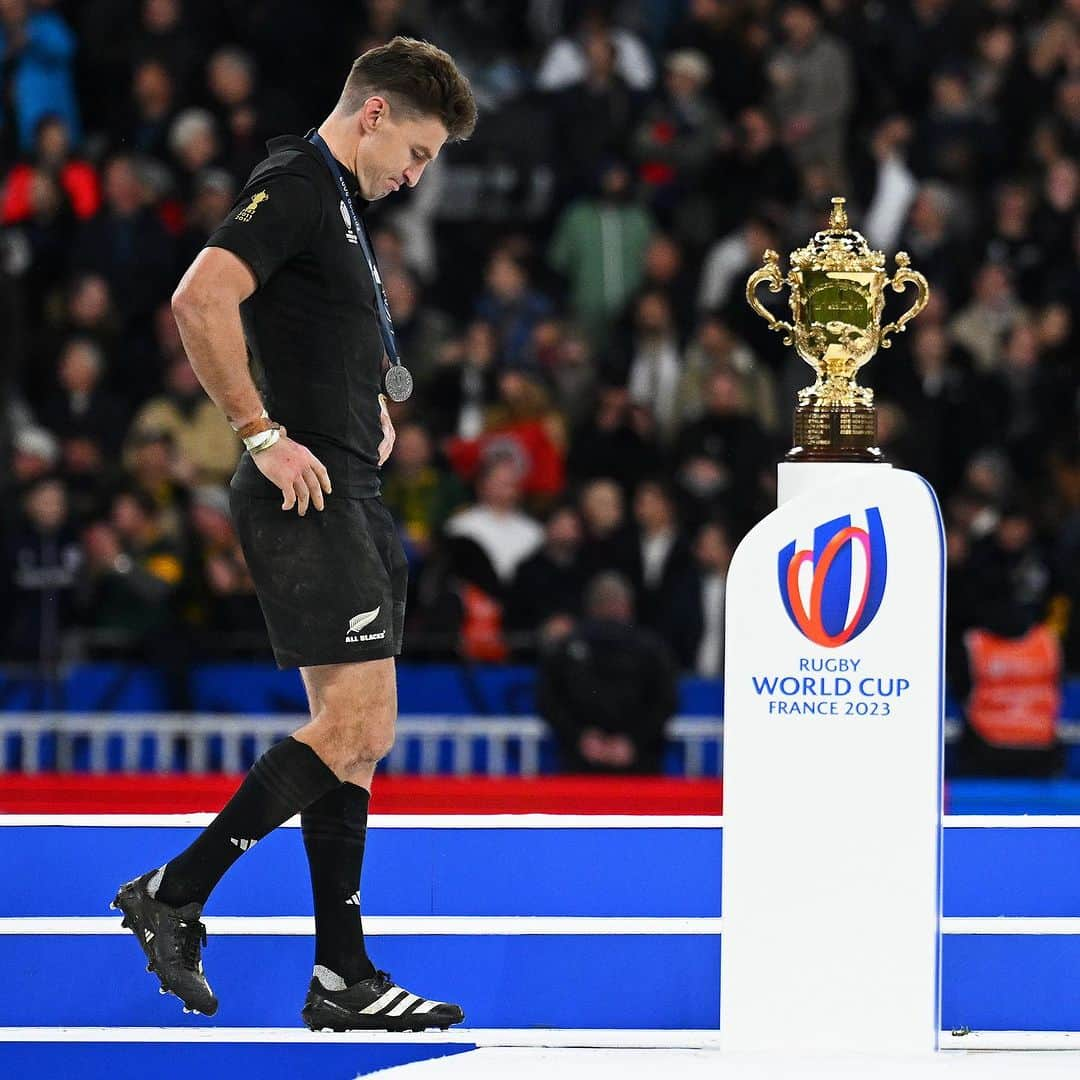 ボーデン・バリットのインスタグラム：「Two weeks later and I’m still reflecting on our mission in France. It wasn’t to be but I am proud of our team for what we’ve been through and achieved. I absolutely loved my time in France so thank you all for making it a special RWC, particularly off the field. TBC…」