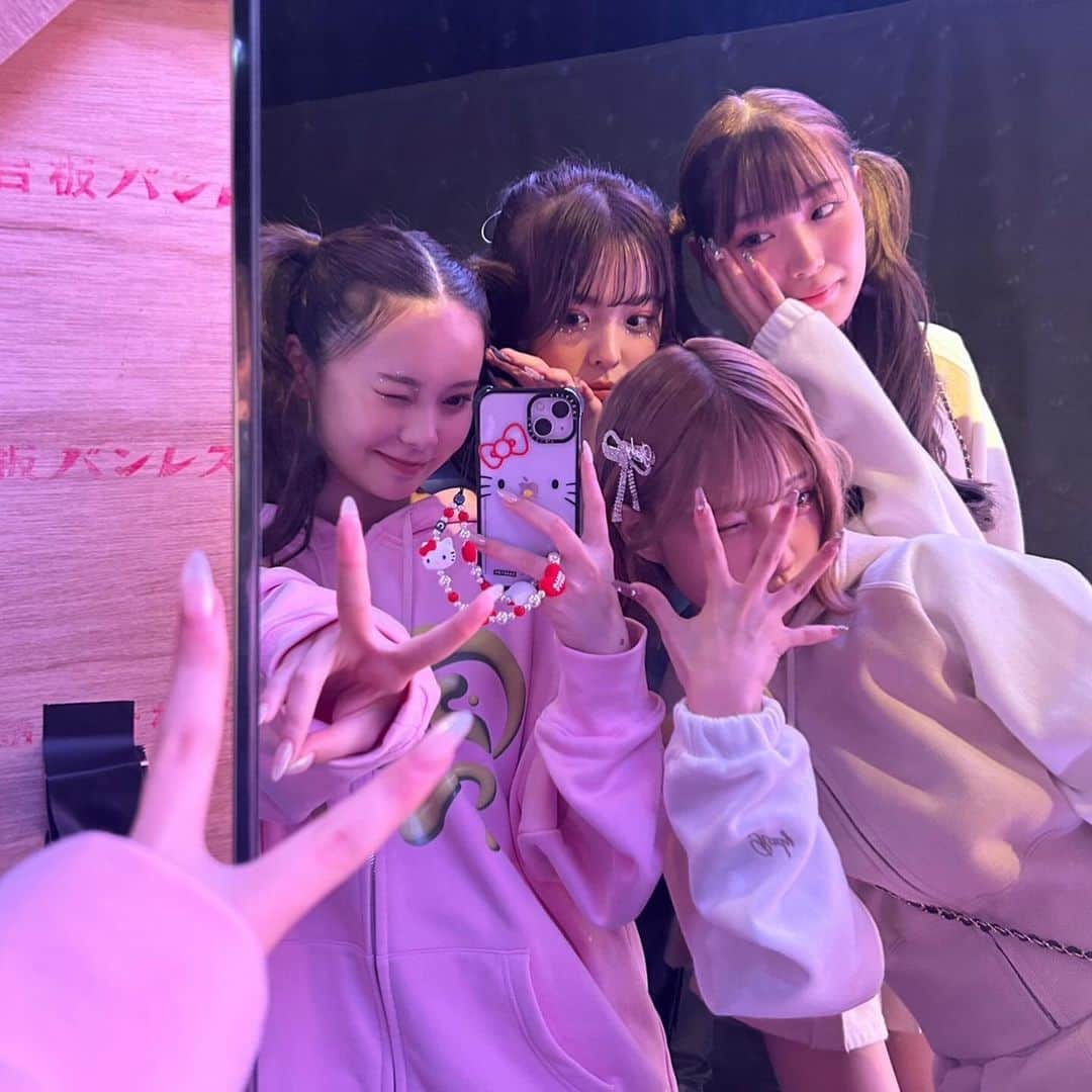 おさきのインスタグラム：「TGCteenありがとうございましたー！！観客のみんな温かくてサイコーでした🥹💞 配信見てくれた子も超超超大量のメンションありがとう🎶  楽屋もステージも近くてずっとこのメンバーと一緒にいた笑緊張安心感やばかったー🥹」