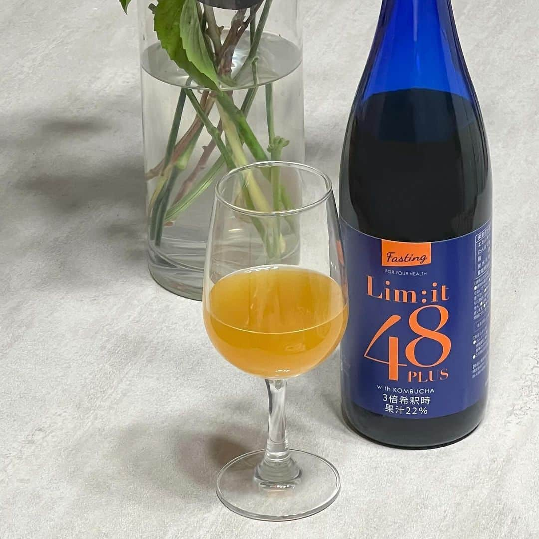 横山紗弓のインスタグラム：「2日間専用ファスティングドリンク Lim:it 48 plus 飲みやすくて、日数も少ないので 忙しい方や初めての方にもおすすめ✨ "healthlabo〜ヘルスラボ〜" Amazon,Qoo10,楽天市場,Yahooショッピング, au PAY マーケット店にて販売中です！ #imit48plus #limit #リムイット48プラス #リムイット48 #リムイット#ファスティング #ダイエット #断食 #デトックス #インナーケア #インナービューティー #体質改善 #酵素ドリンク」