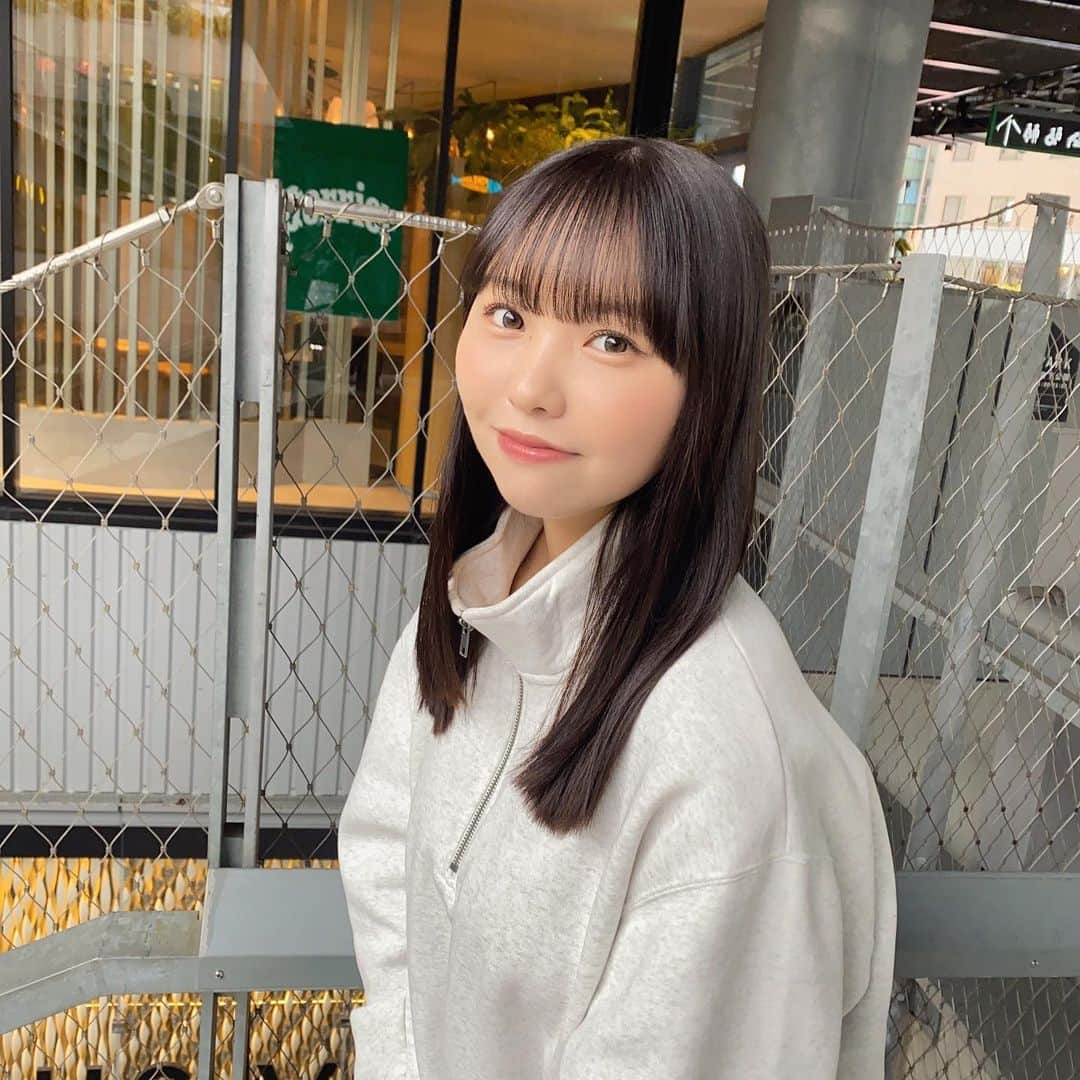 本郷柚巴のインスタグラム：「誰かとお揃いにするの楽しくて大好き🌼  #キャップ  #宮下パーク」