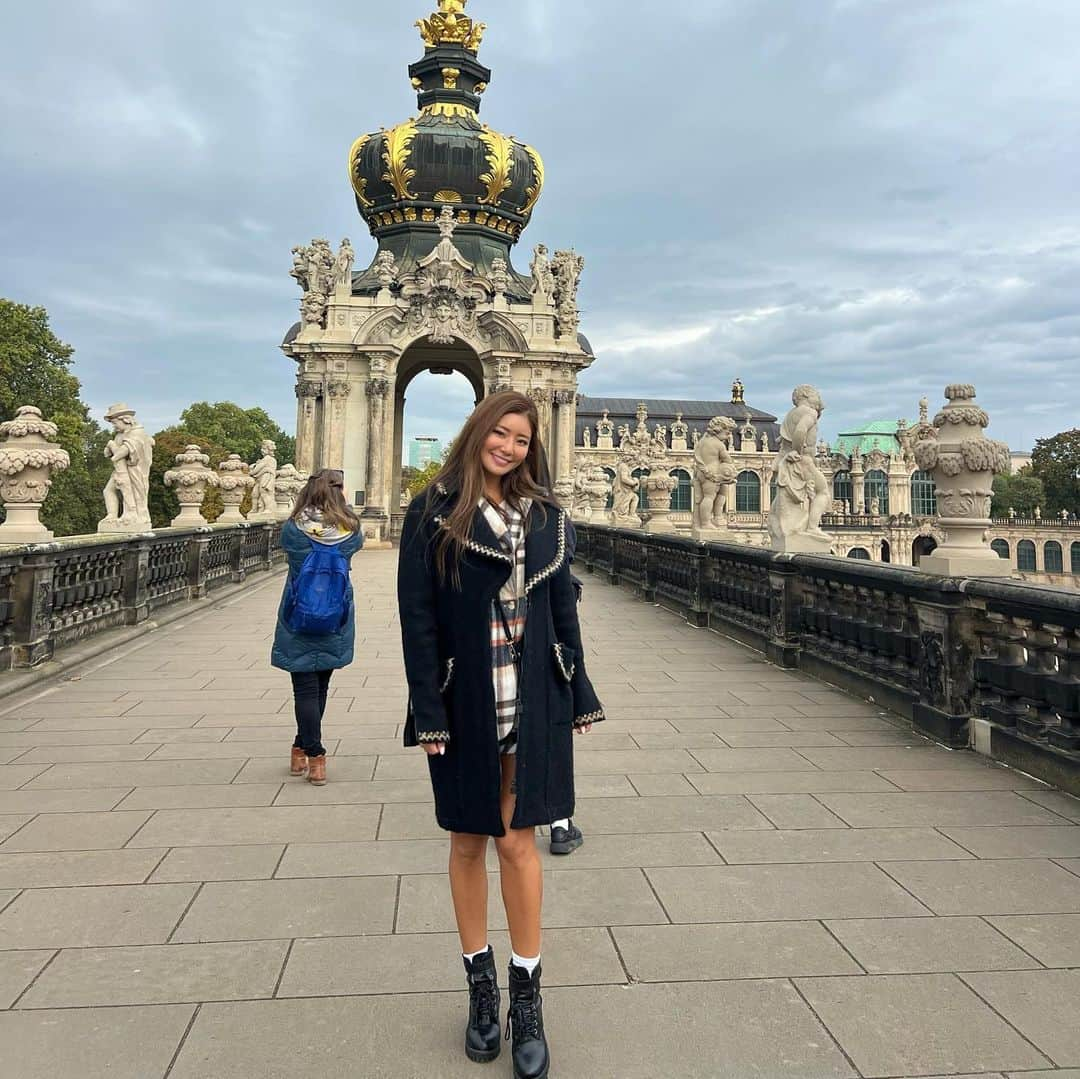 田上舞子さんのインスタグラム写真 - (田上舞子Instagram)「Me When in... Paris🇫🇷→Madrid🇪🇸→Sardegna🇮🇹→Dresden🇩🇪 ストーリーズにはリアルタイムで載せていましたがニューヨークの前にヨーロッパを2週間ちょっと旅していました🩷 初めて行った、イタリアの離島"Sardegna"🇮🇹 シーフードパスタとSardegna白ワインが美味しくて美味しくて...🥹🥹🥹しっかり太りました🐷 ドレスデン🇩🇪にはMalta留学中に仲良くなったお友達に会いに🥰🩷 今はフロリダ🇺🇸にいます🥰1月上旬に帰国予定です🫶🏽🫶🏽  I spent about two weeks in Europe before New York City. I went to "Sardegna", a remote island in Italy🇮🇹 We had seafood pasta and Sardegna white wine a lot.... then I gained a lot of weight 🙈🙈 I also went to Dresden to see a friend who I met in Malta🩷It was a beautiful city✨✨ I'm in Florida now🇺🇸and going back to Japan in early January🫶🏽🫶🏽」11月13日 18時29分 - mai_tano