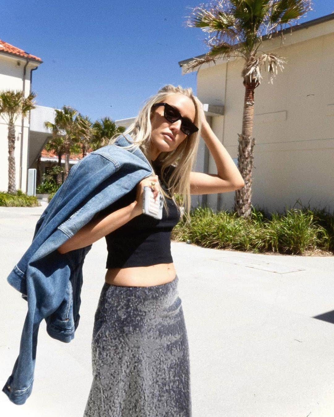 ベック&ブリッジのインスタグラム：「@montarnapitt styles the versatile Venus Sequin Midi Skirt. ⠀⠀⠀ #becandbridge #newarrivals」