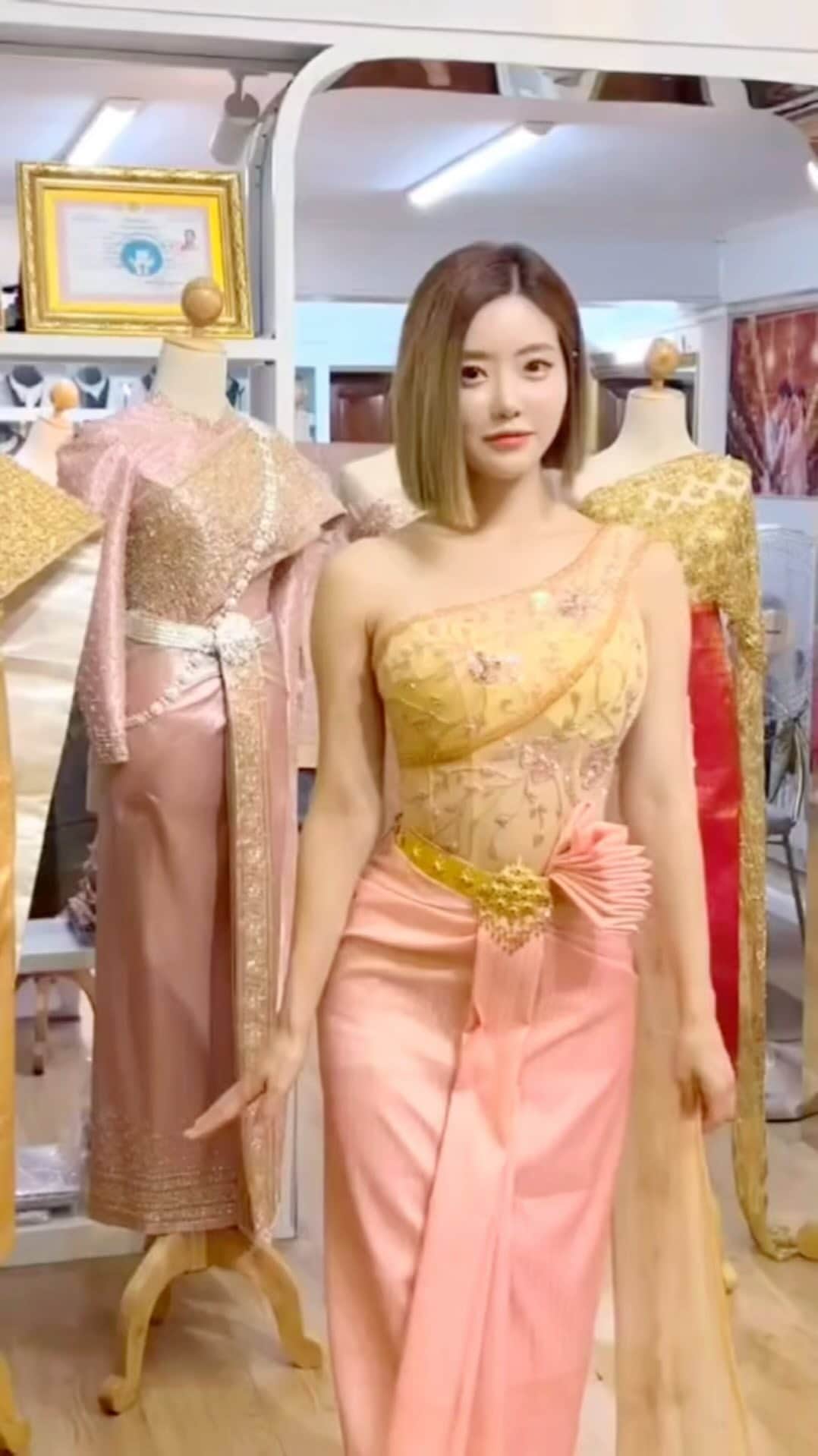Dj Sodaのインスタグラム：「I love Cambodia attire Khmer~👗💖」