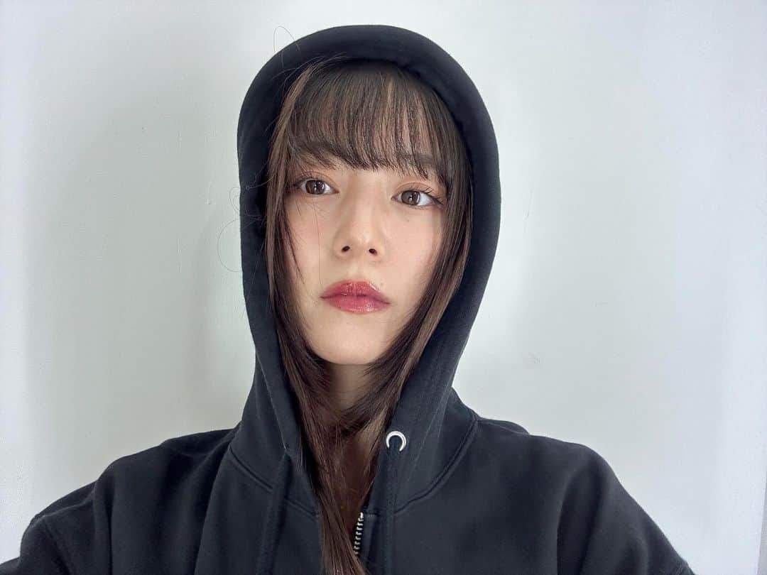 神野友亜のインスタグラム：「今日は特に冷えますね。 パーカーでは寒いのでダウンを引っ張り出しました🐑 皆さんもあたたかくしてくださいね🐑  本日もお疲れさまです‼︎」