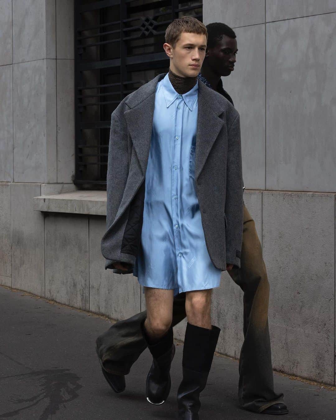 MM6 Maison Margielaのインスタグラム：「MM6 Autumn-Winter 2023 Collection in @behindtheblinds  Photographer: Winter Vandenbrink @wintervandenbrink Stylist: Marco Drammis @marcodrammis EIC: Michael Marson @badmickey  Casting director: Irene Manicone @irene_manicone Models: Achile Garet @ach.gt & Alexander Acquah @alexanderacquahh」