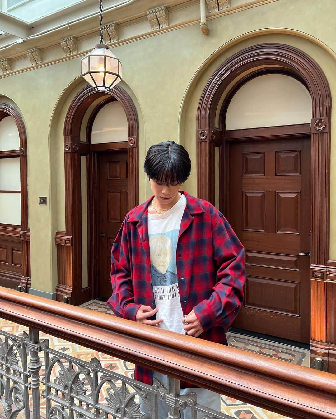やまとさんのインスタグラム写真 - (やまとInstagram)「Break time ☕️📚  Shirts: @maisonmargiela  T-shirt: Vintage Jeans: @kolorofficial  Sneaker: @rickowensonline」11月13日 18時45分 - com.yamato